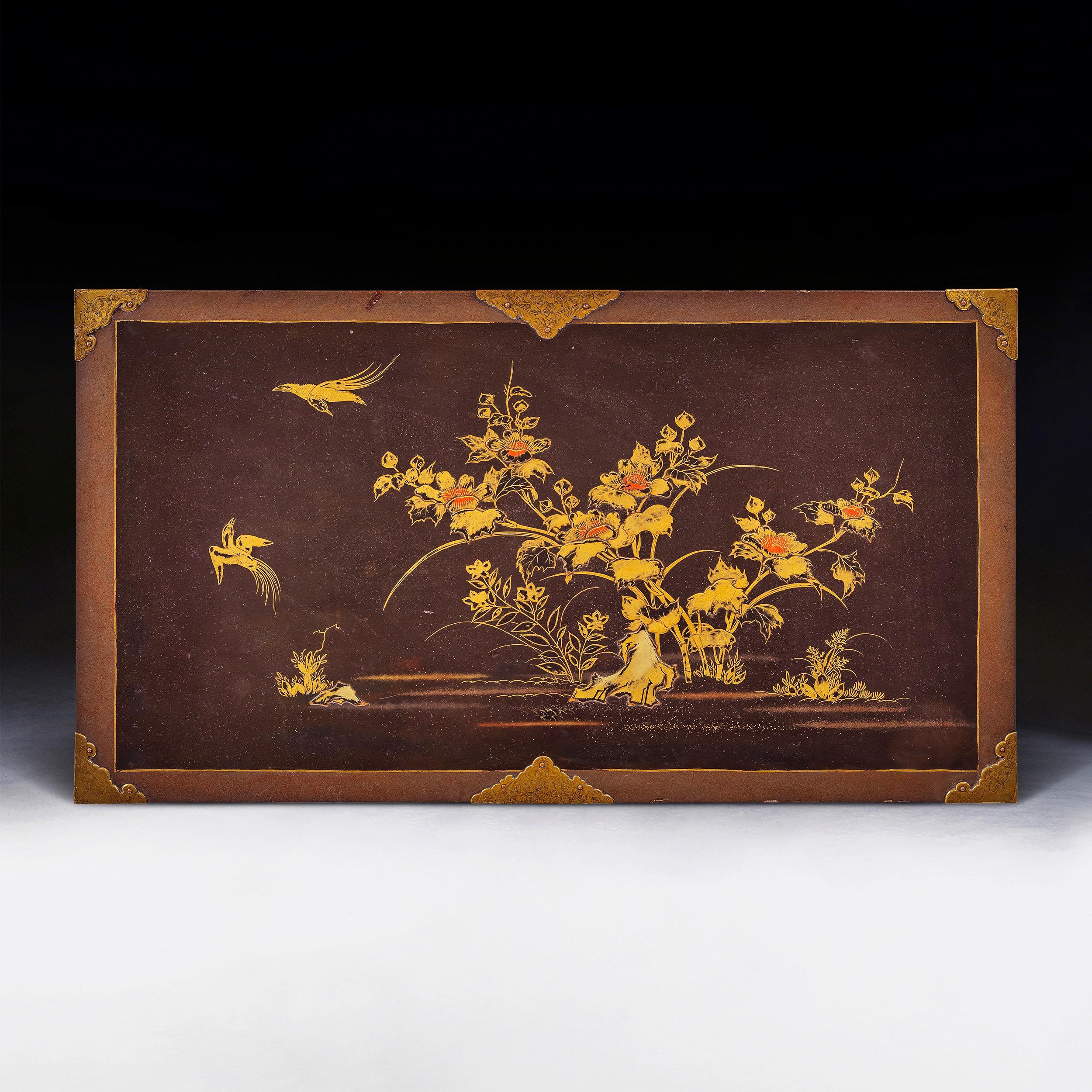 Gabinete de laca japonesa del siglo XVII sobre soporte de madera de giltwood francés Regence en venta 4