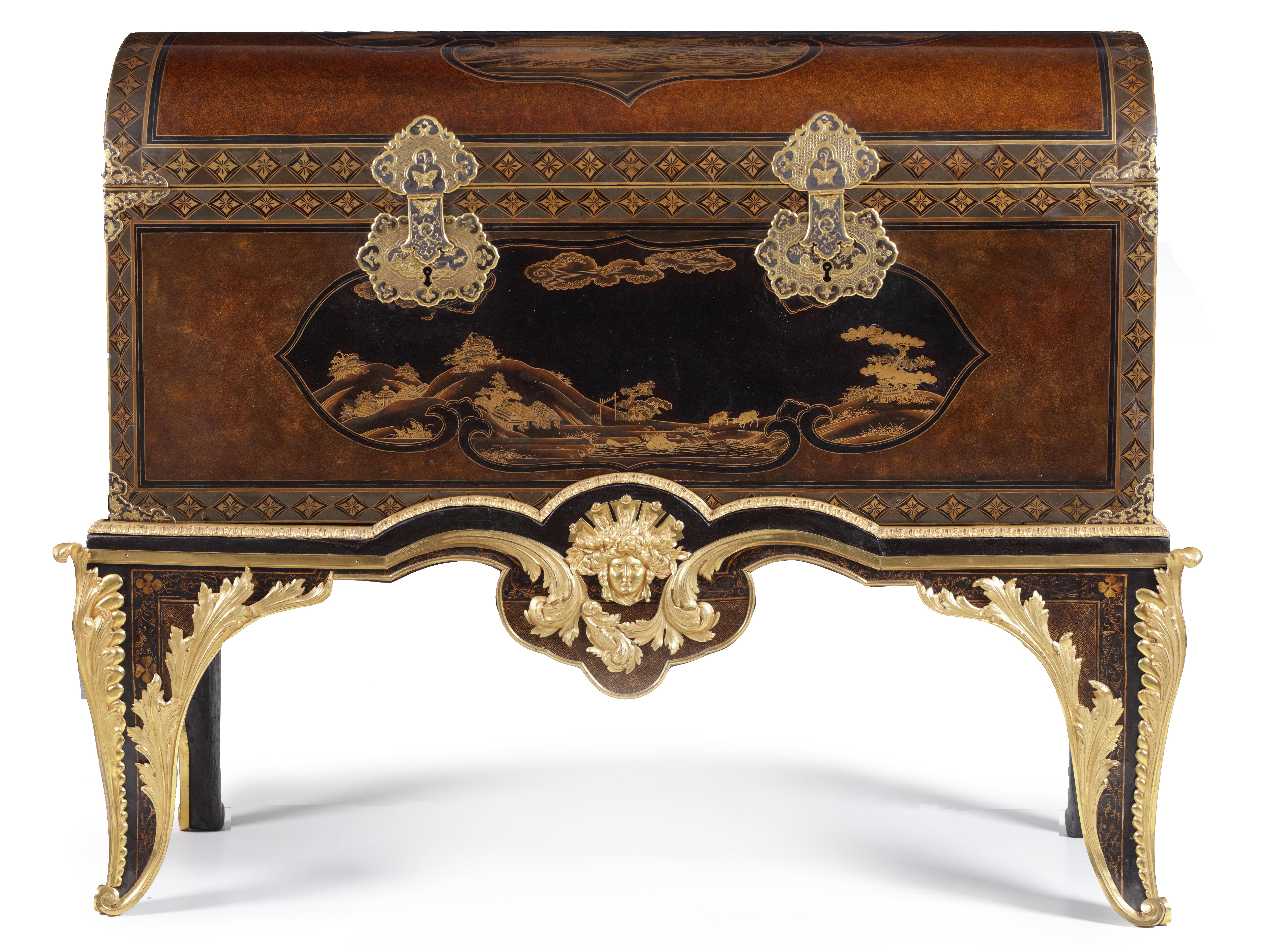 An impressive and large Japanese 'Namban' transition-style lacquer coffer with fine gilt copper mounts on a French Re´gence base, possibly by André-Charles Boulle (1642-1732)

Kyoto, 1640-1650, the base 18th century

?The coffer with shaped