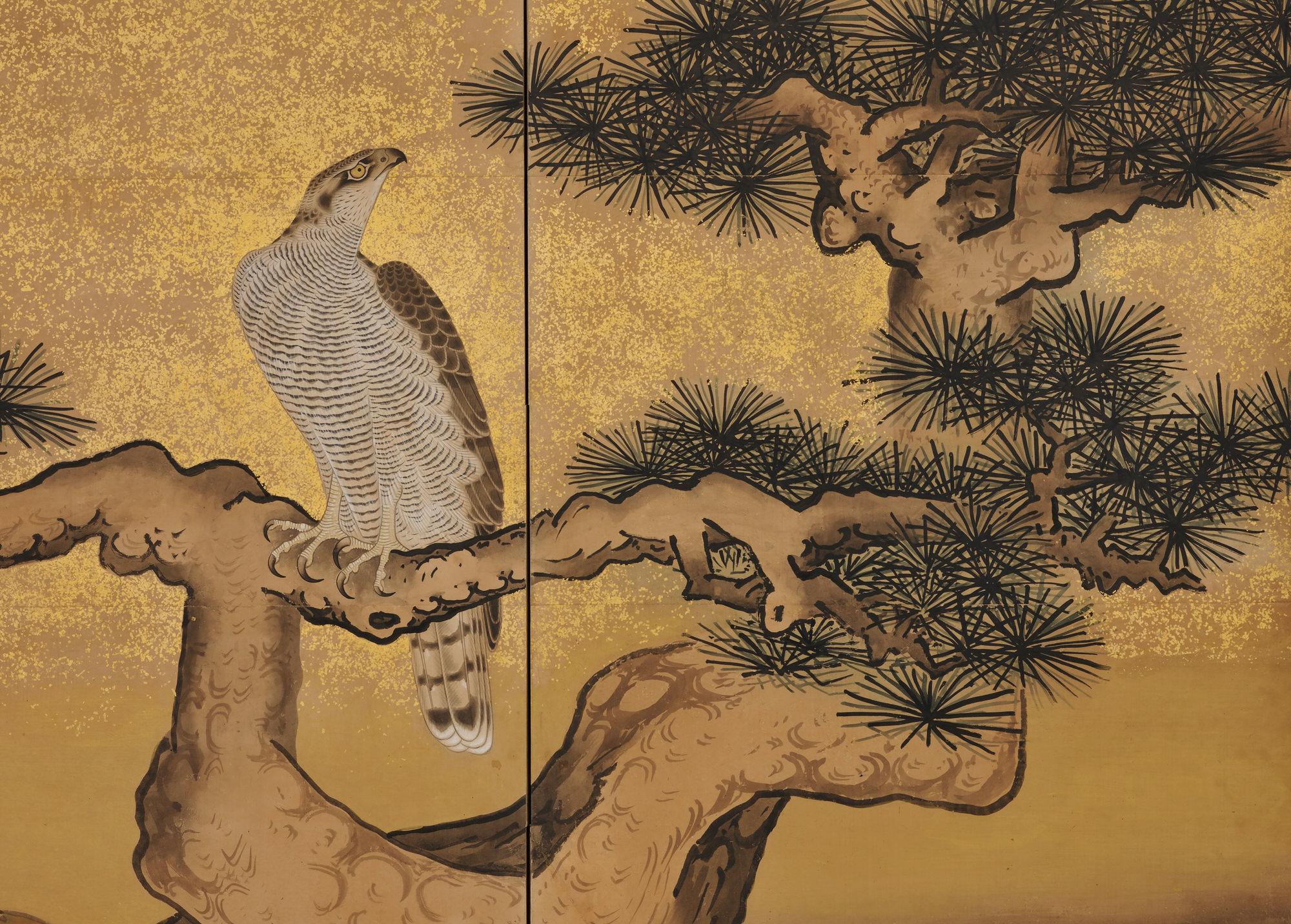 Edo Paire de paravents japonais du 17ème siècle par Soga Nichokuan, Hawks on Pine & Plum Trees en vente