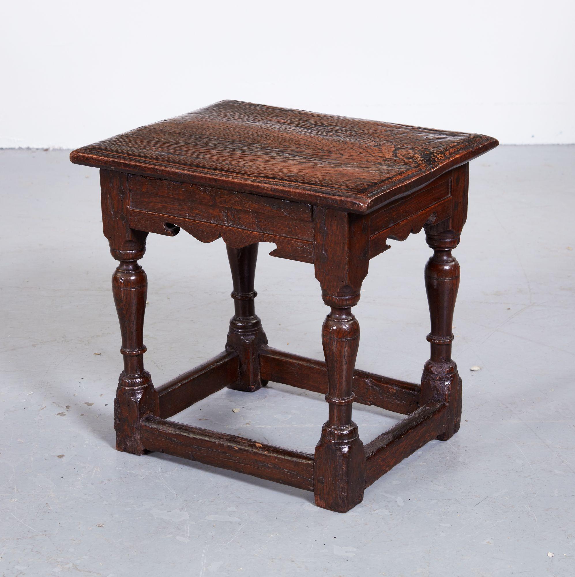 joint-Tisch aus dem 17. Jahrhundert (Mitte 17. Jahrhundert) im Angebot