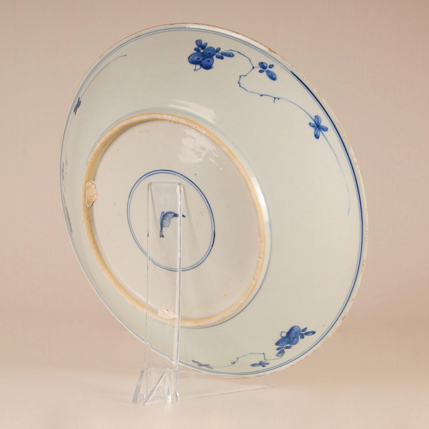 XVIIIe siècle et antérieur Assiette de présentation en porcelaine bleue et blanche Kangxi du 17ème siècle - Feuille d'Artemisia en vente