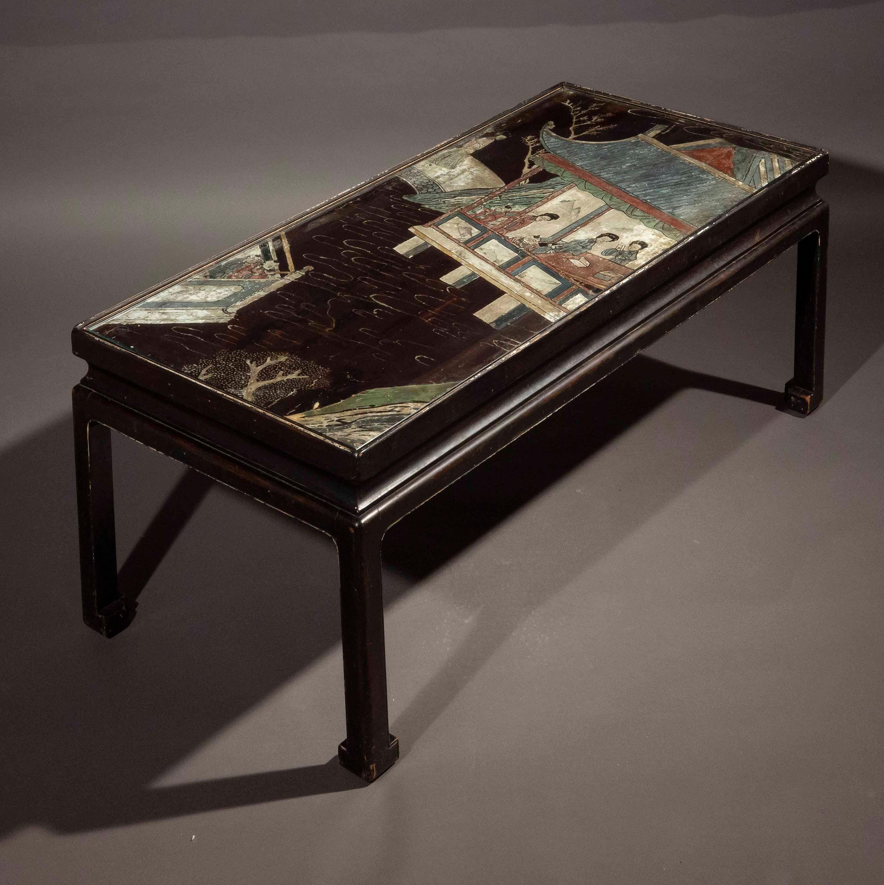 20ième siècle Table basse à panneaux en laque du 17e siècle en vente