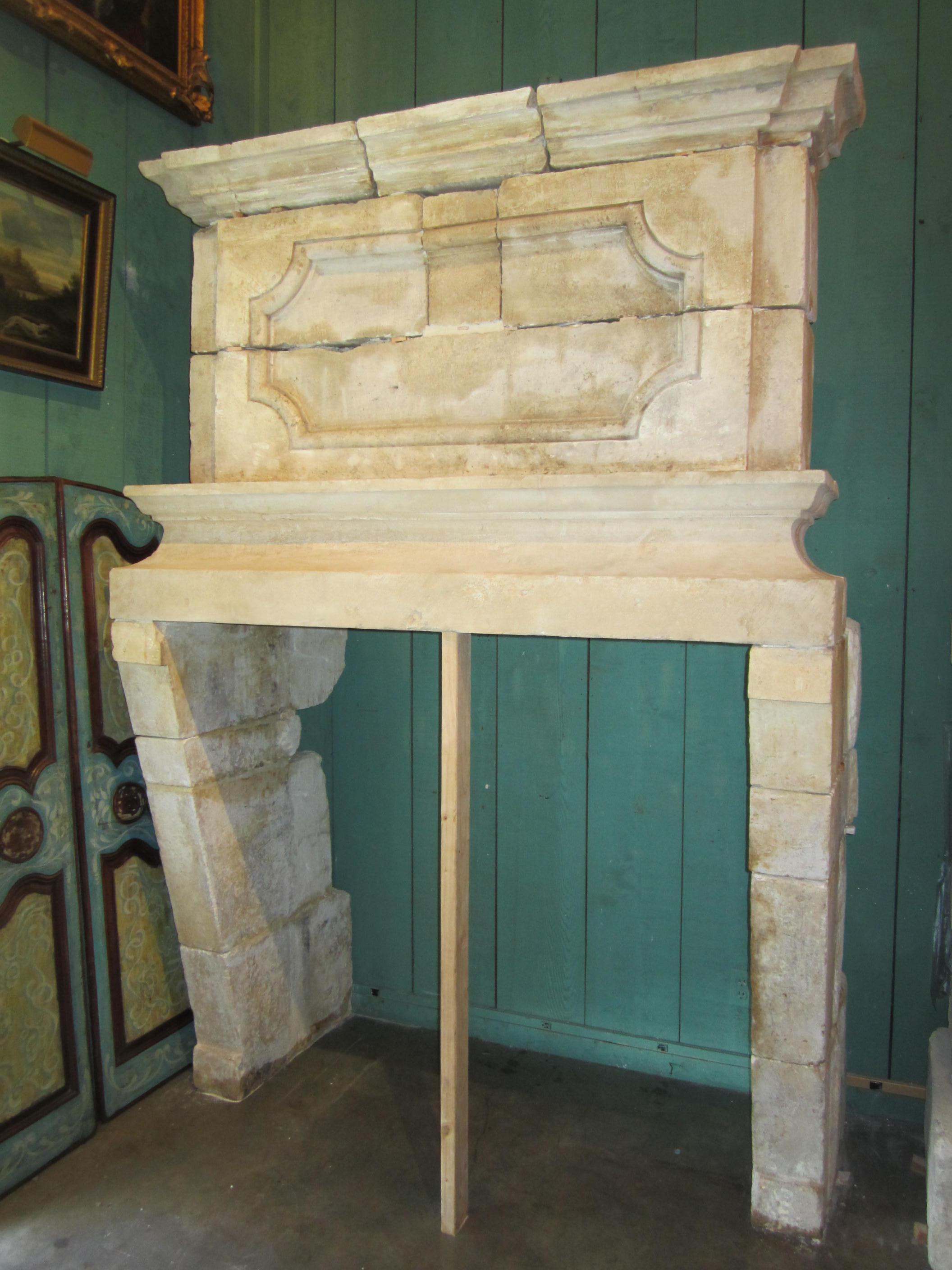 17th Century Large Mantle Louis XIII Chateau Hand Carved Stone Antique Fireplace For Sale 5