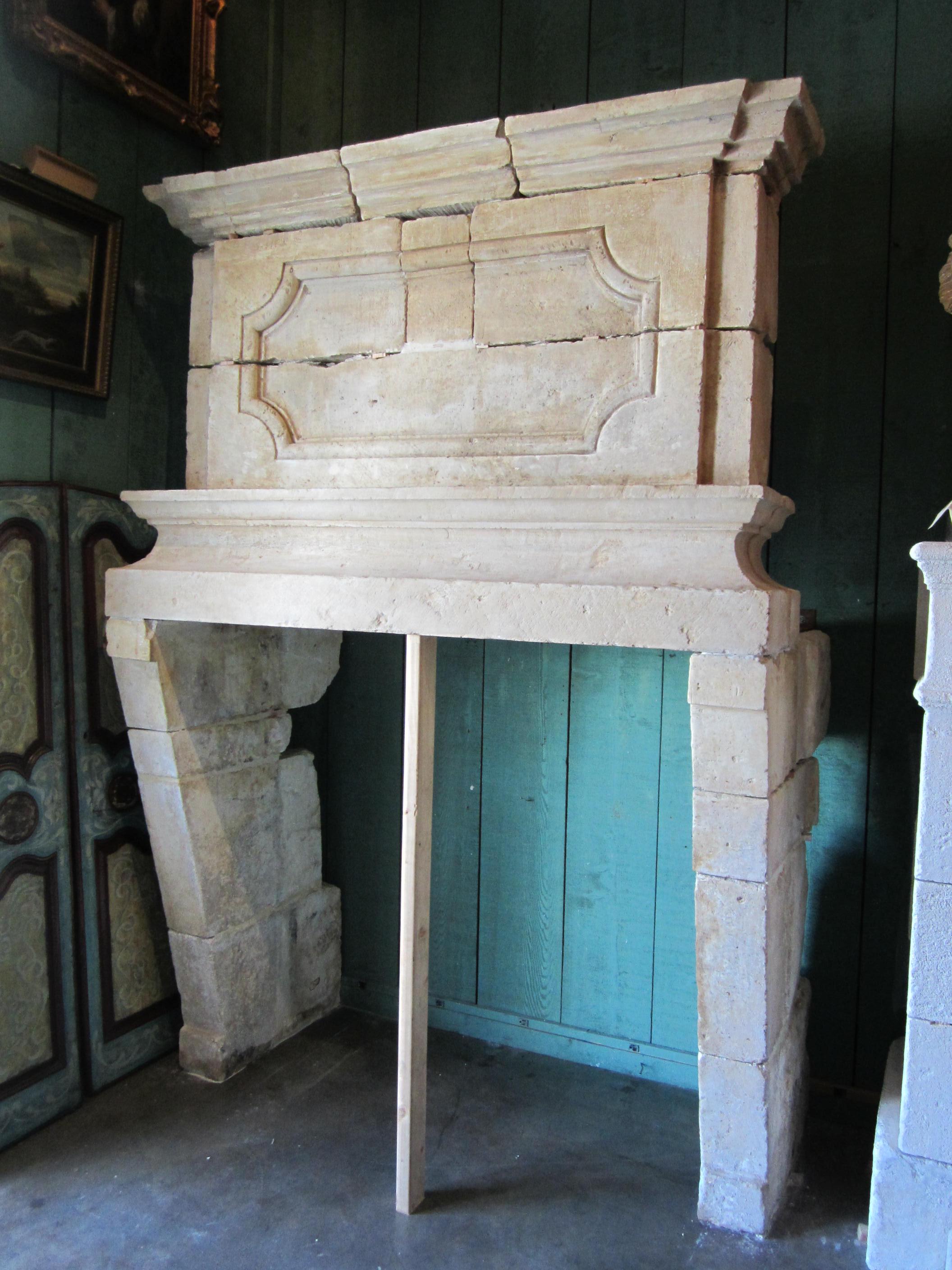17th Century Large Mantle Louis XIII Chateau Hand Carved Stone Antique Fireplace For Sale 10