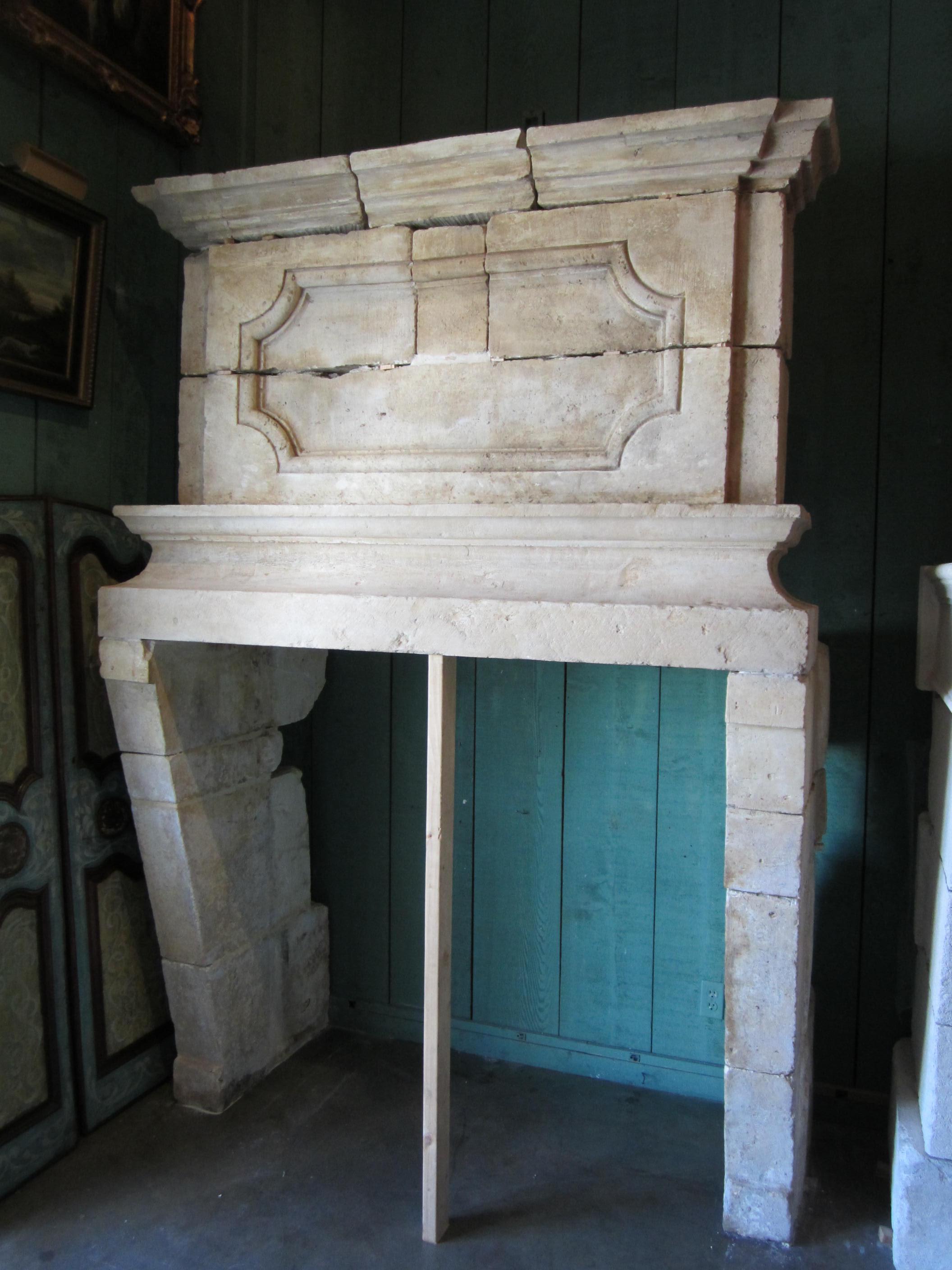 17th Century Large Mantle Louis XIII Chateau Hand Carved Stone Antique Fireplace For Sale 11
