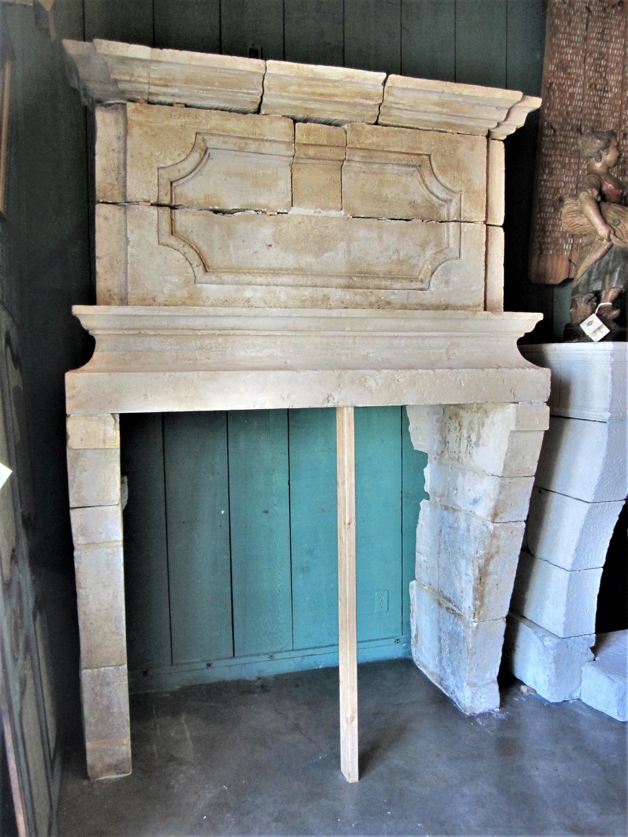 17th Century Large Mantle Louis XIII Chateau Hand Carved Stone Antique Fireplace For Sale 4