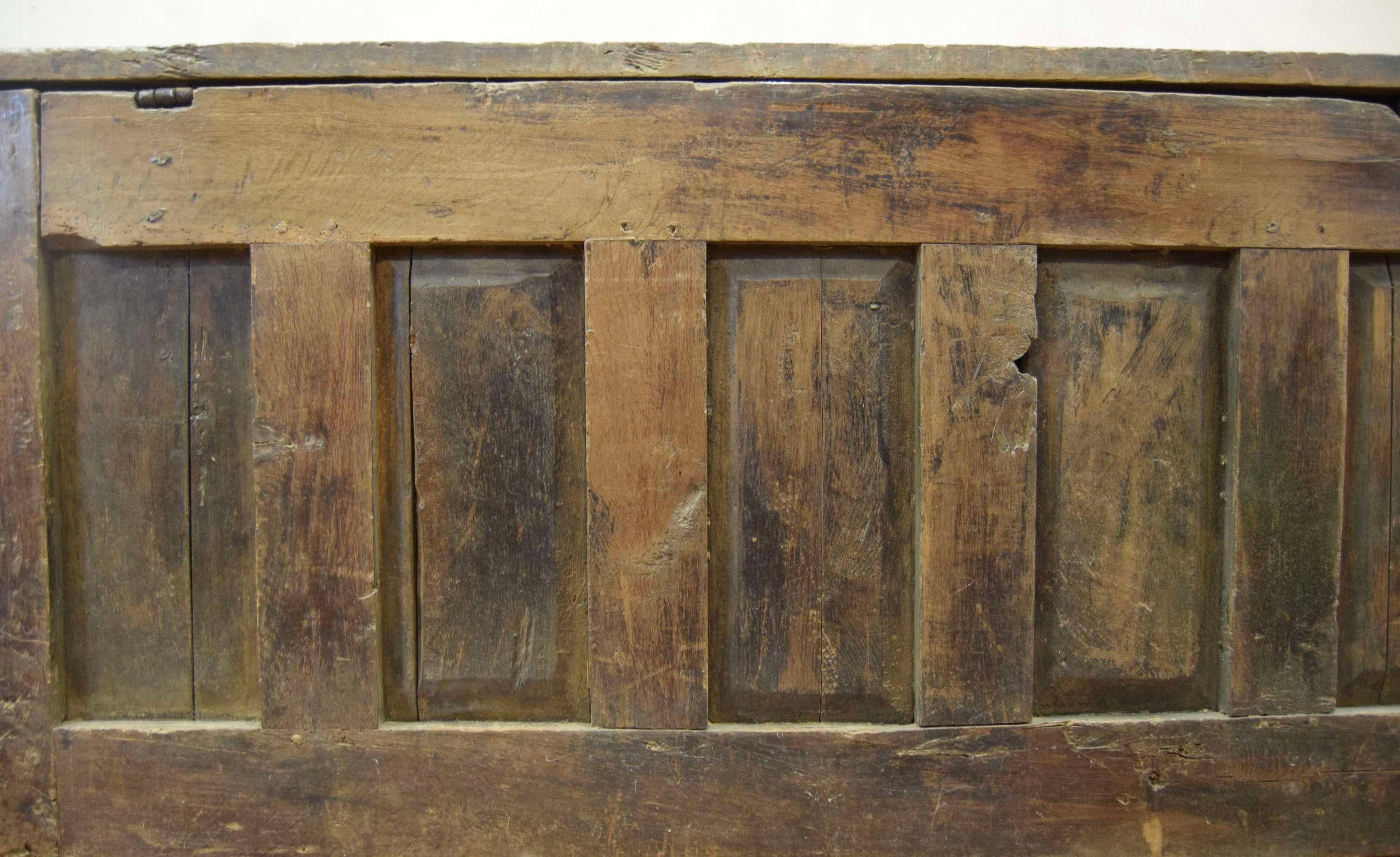 17th Century Large Scale English Oak Coffer For Sale 4