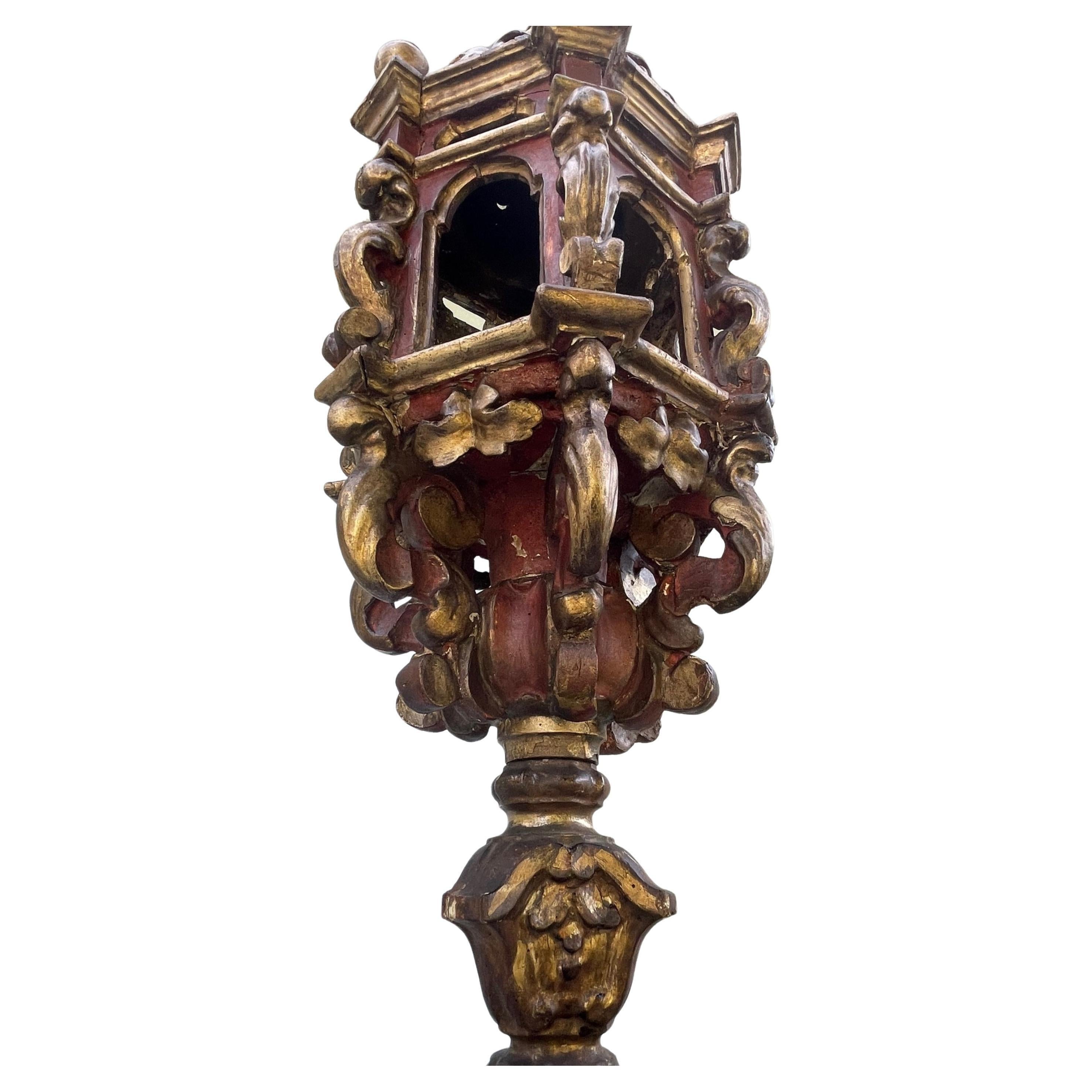 Italian 17th Century Large Six Sided Venetian Carved Gilded Baroque Hall Lantern For Sale