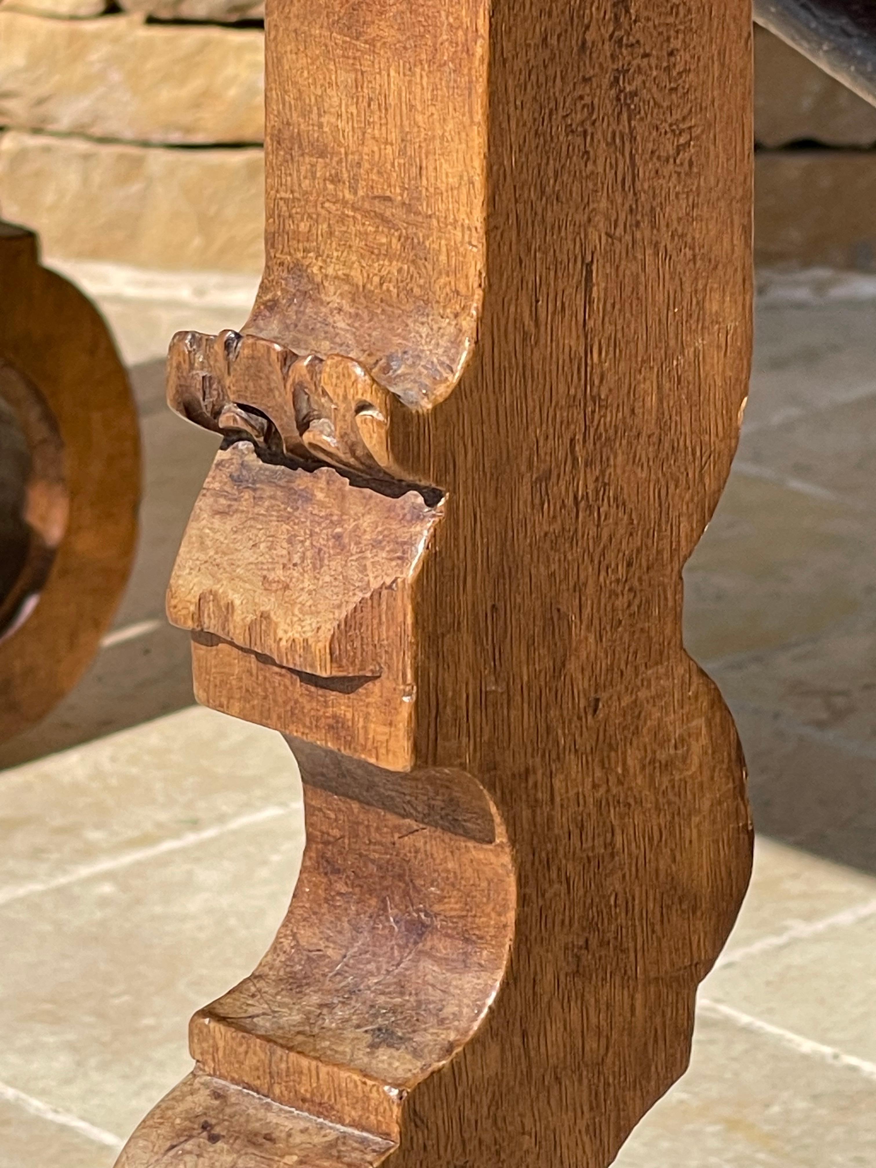 17. Jahrhundert - Großer Tisch aus spanischem Nussbaumholz im Angebot 4