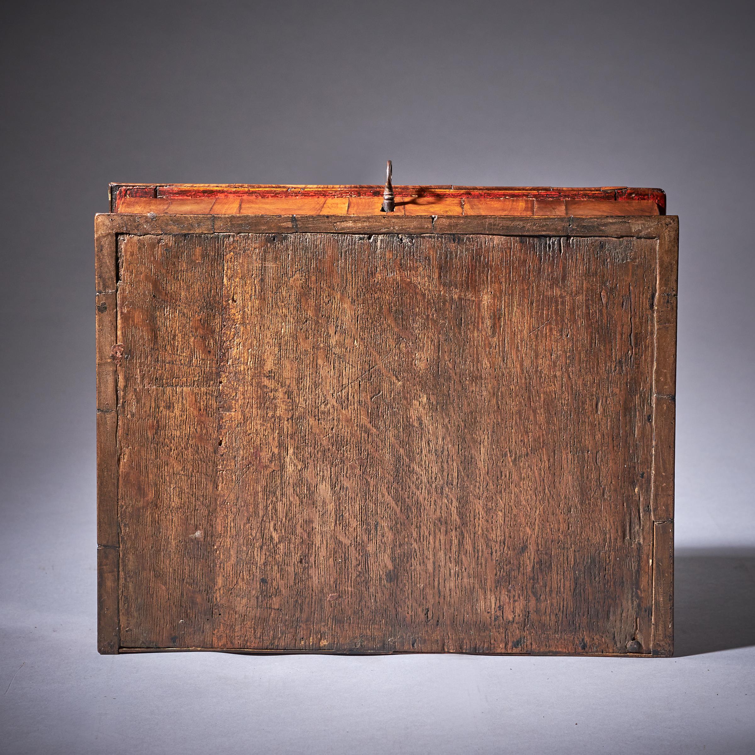 17th Century Late Stuart Period Diminutive Olive Oyster Lace box 3