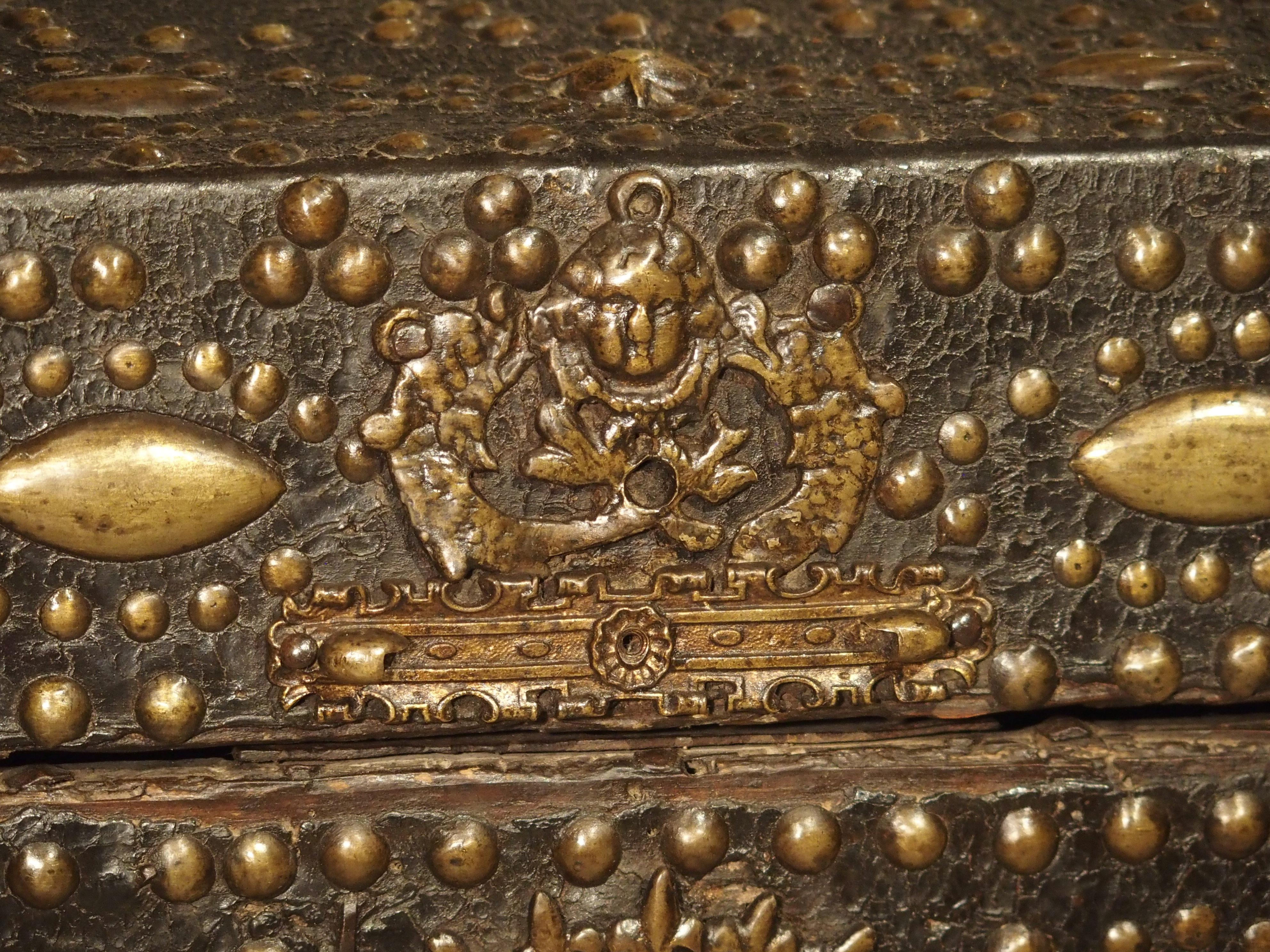 17th Century Leather and Brass Fleur De Lys Malle Trunk from Avignon, France For Sale 5