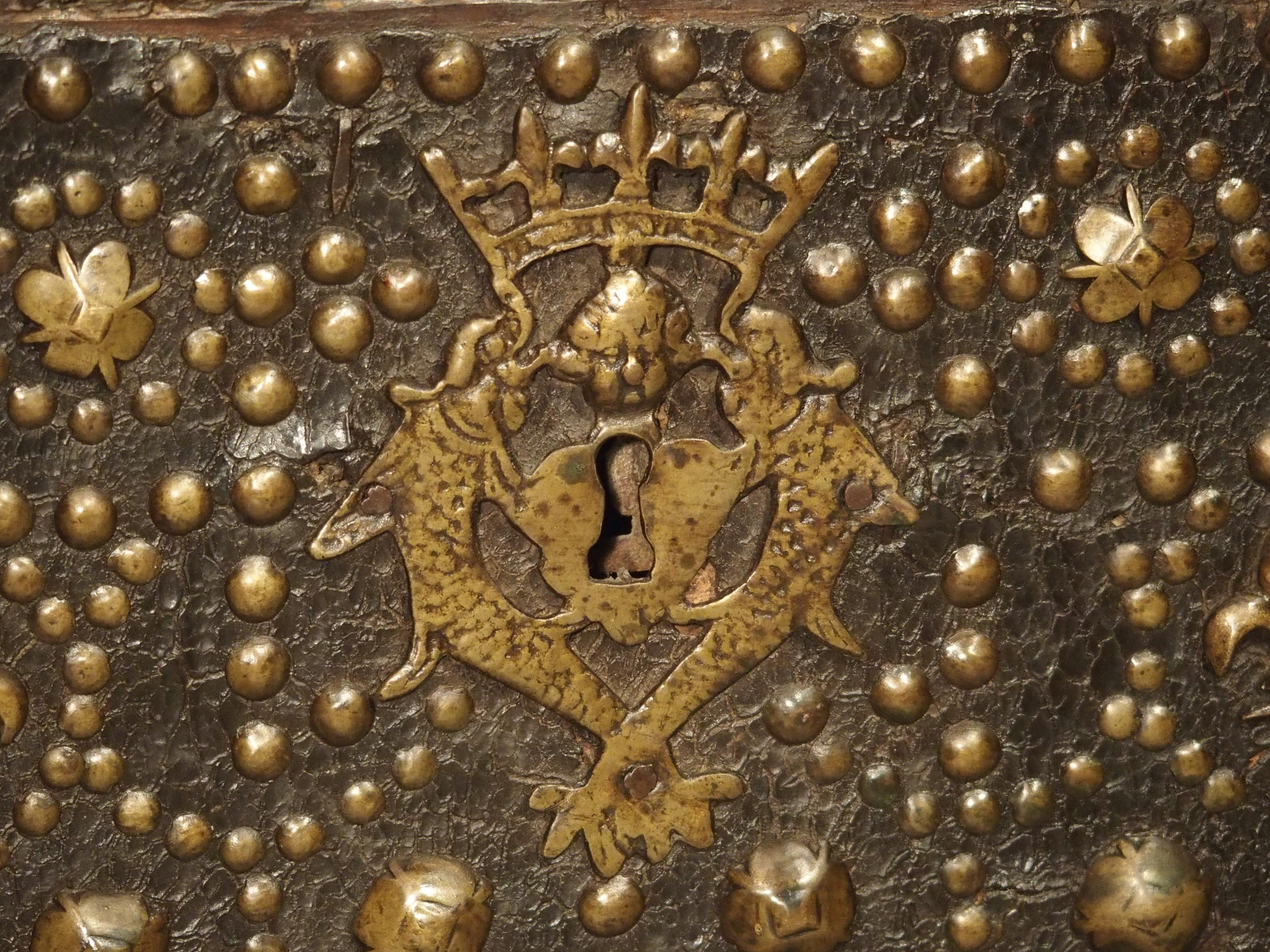 17th Century Leather and Brass Fleur De Lys Malle Trunk from Avignon, France For Sale 4