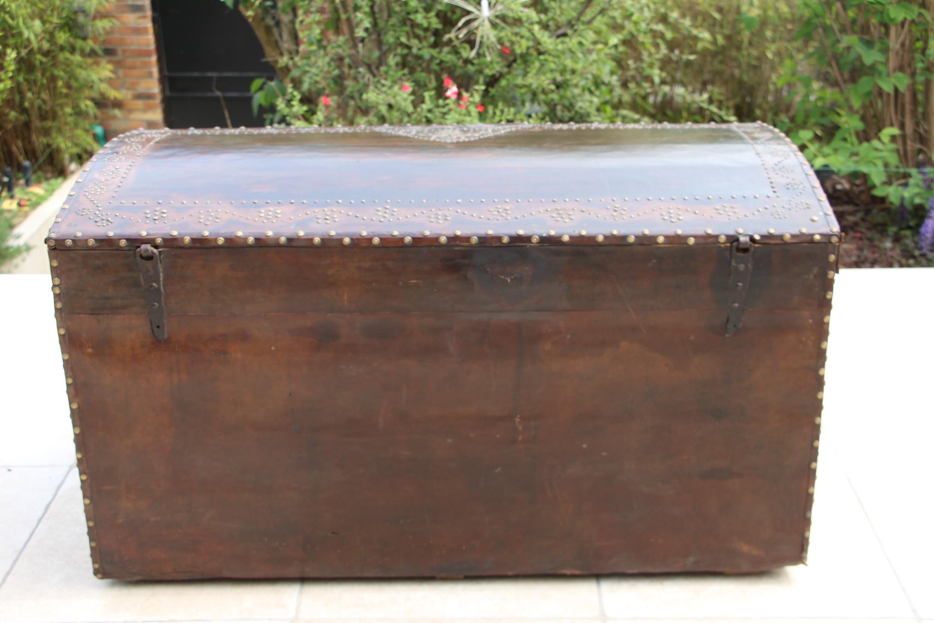 17th Century Leather Trunk, 17th Century Chest For Sale 10