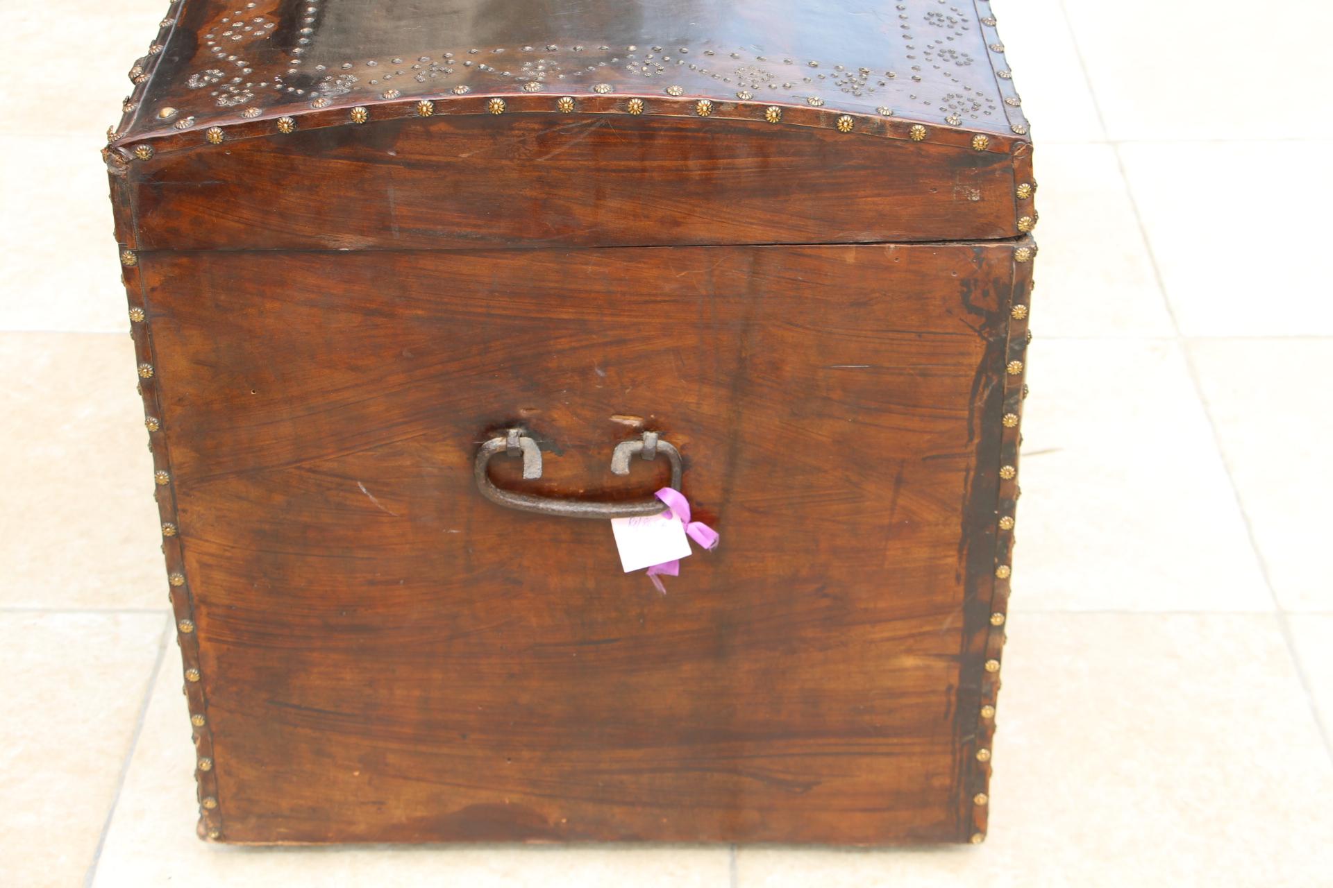 17th Century Leather Trunk, 17th Century Chest For Sale 11