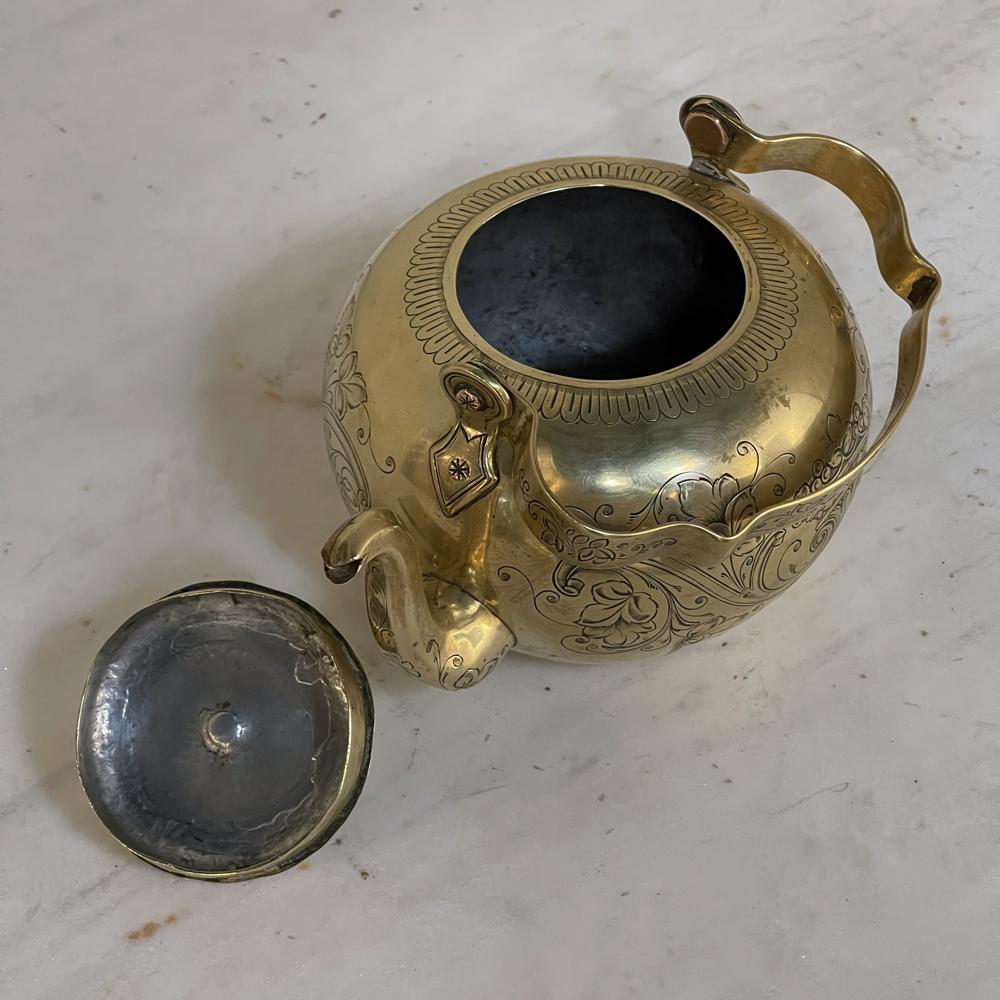 17th Century Liegoise Chiseled Brass Water Kettle For Sale 6