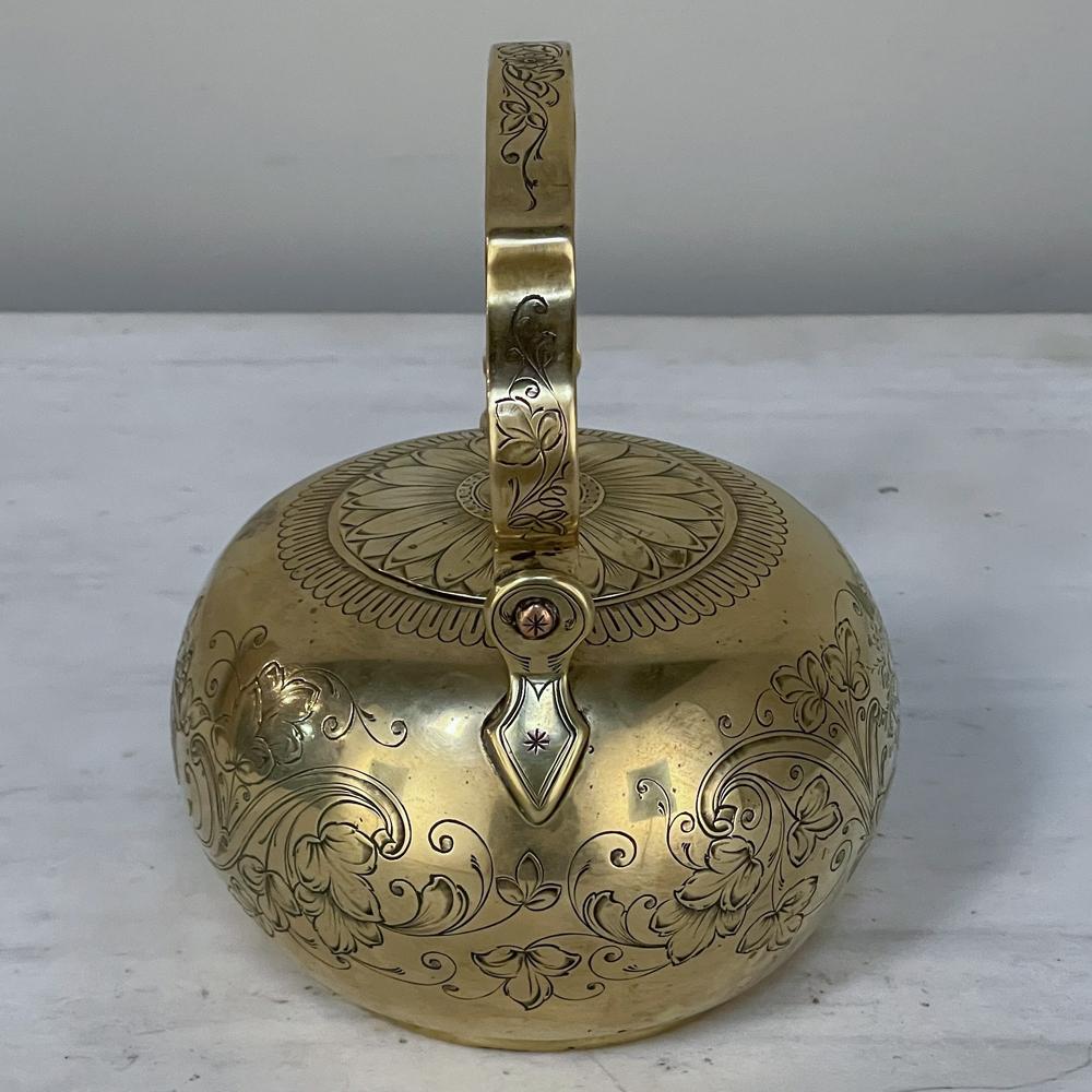 17th Century Liegoise Chiseled Brass Water Kettle For Sale 1