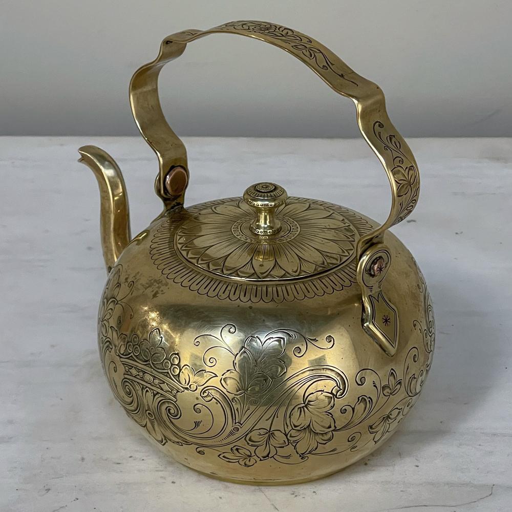 17th Century Liegoise Chiseled Brass Water Kettle For Sale 2