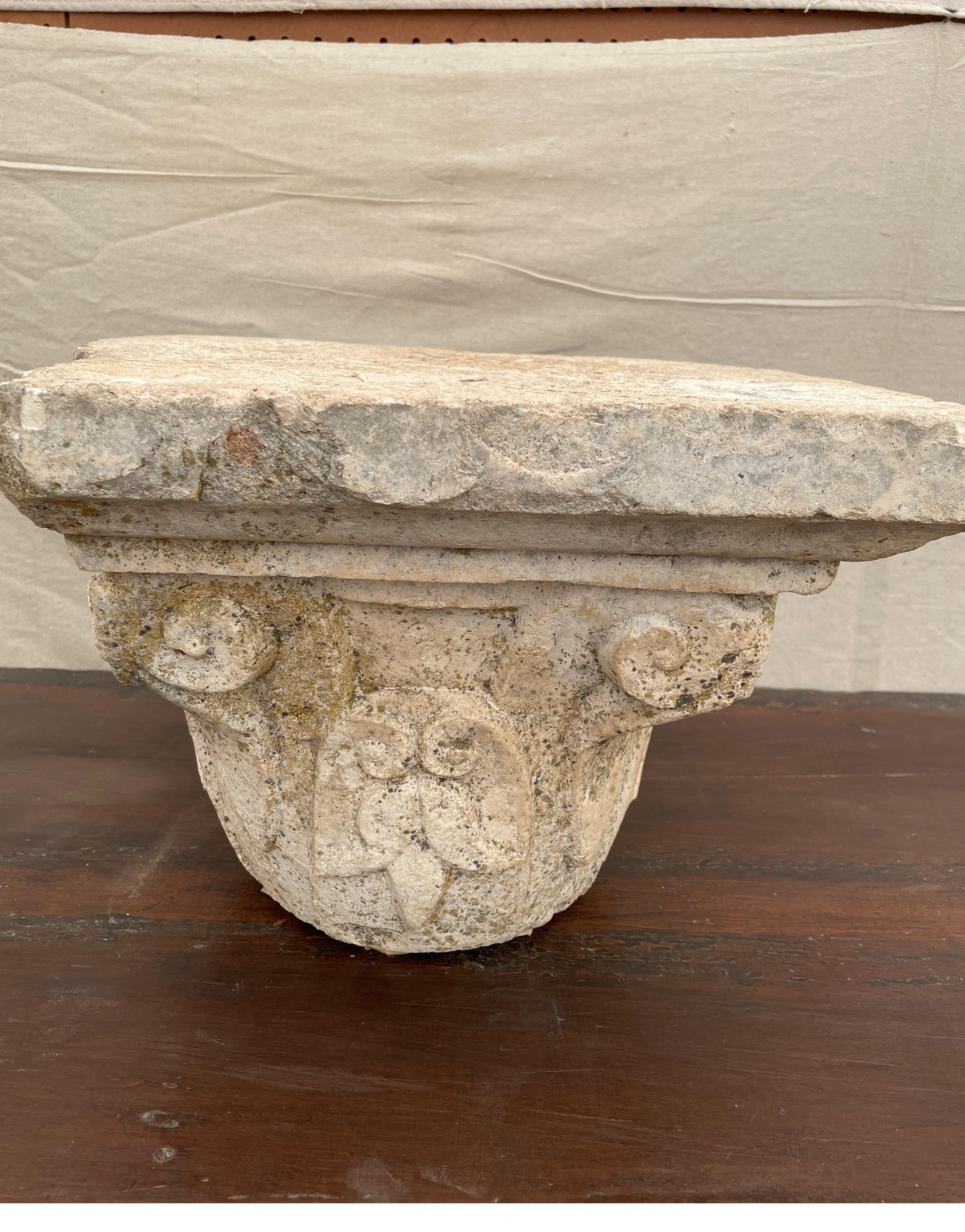 17th Century Limestone Capital from Seville Spain In Good Condition For Sale In Houston, TX