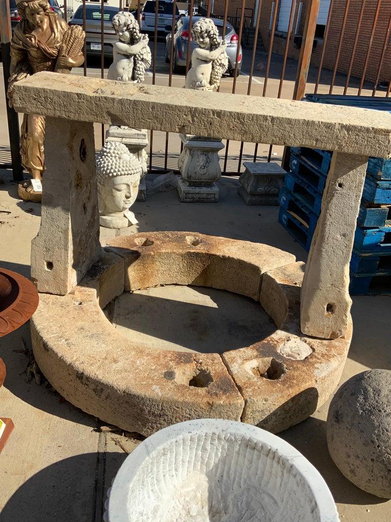 Kalkstein Brunnen aus dem 17. Jahrhundert im Zustand „Gut“ im Angebot in Dallas, TX