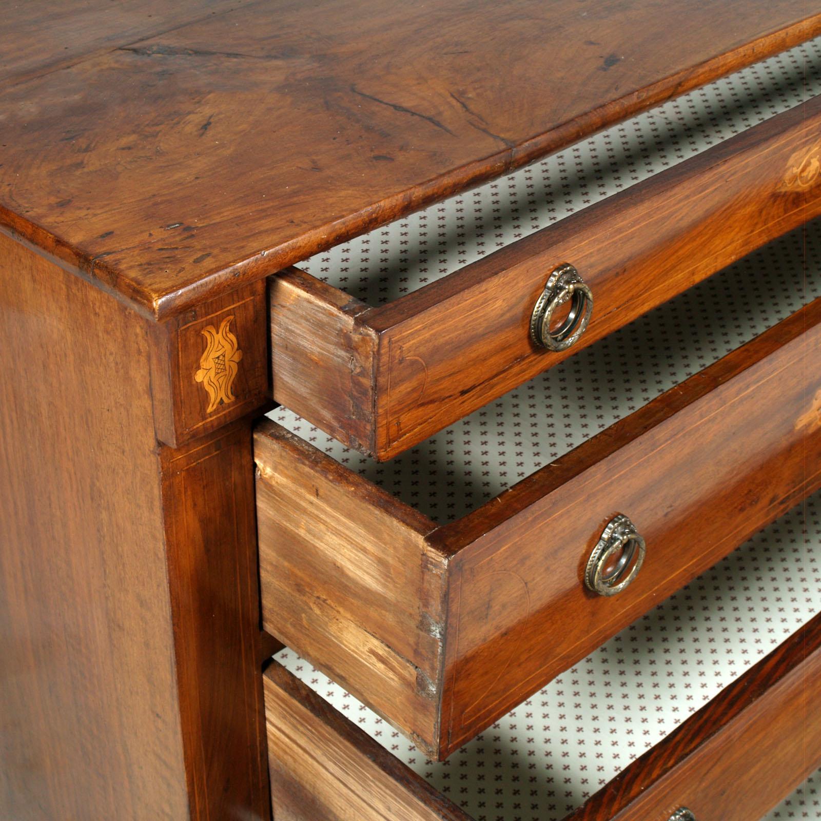 17th Century Lombard-Piedmont Area, Chest of Drawers, Inlaid Walnut Wax-Polished For Sale 1