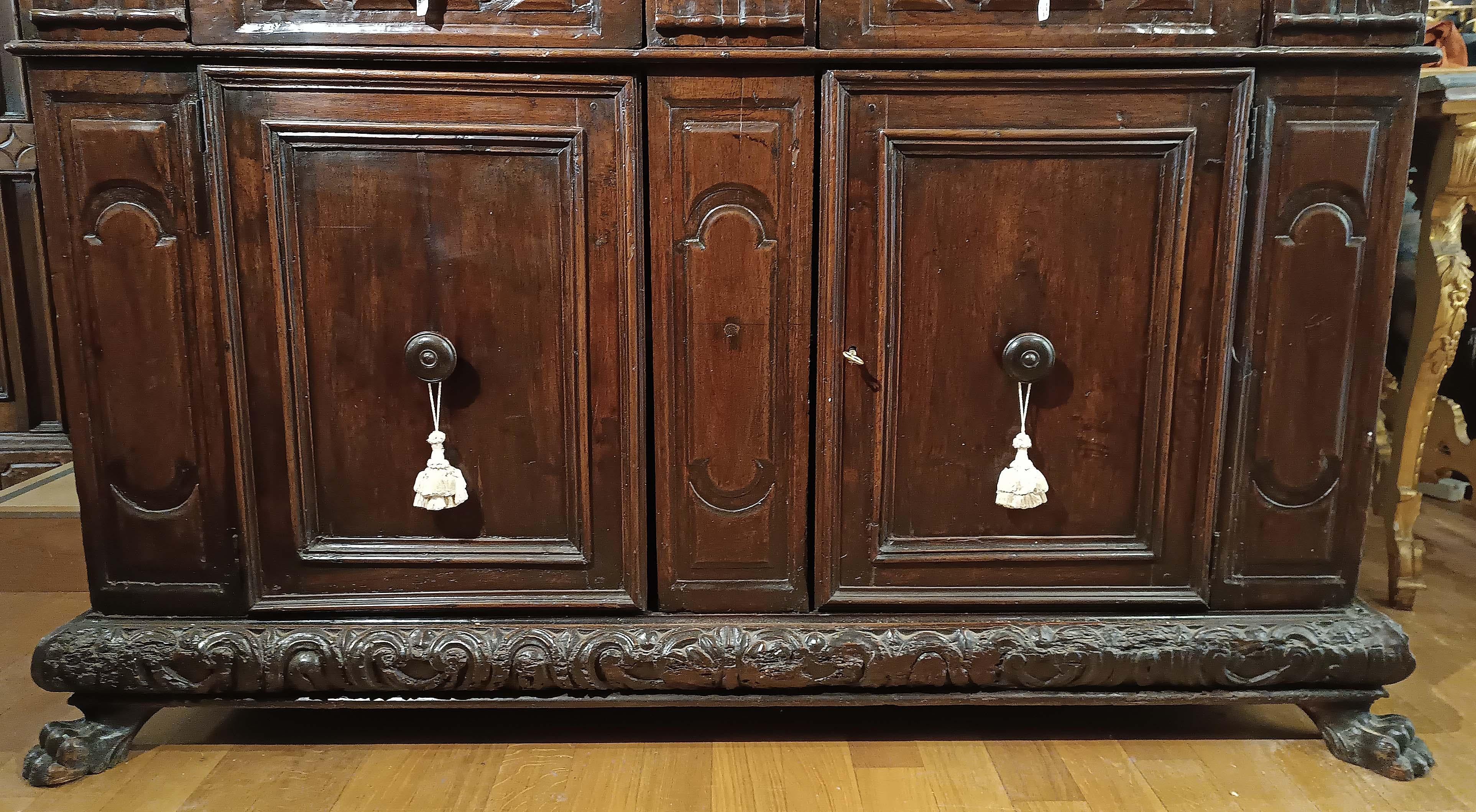 17th CENTURY LOMBARD WALNUT SIDEBOARD For Sale 6