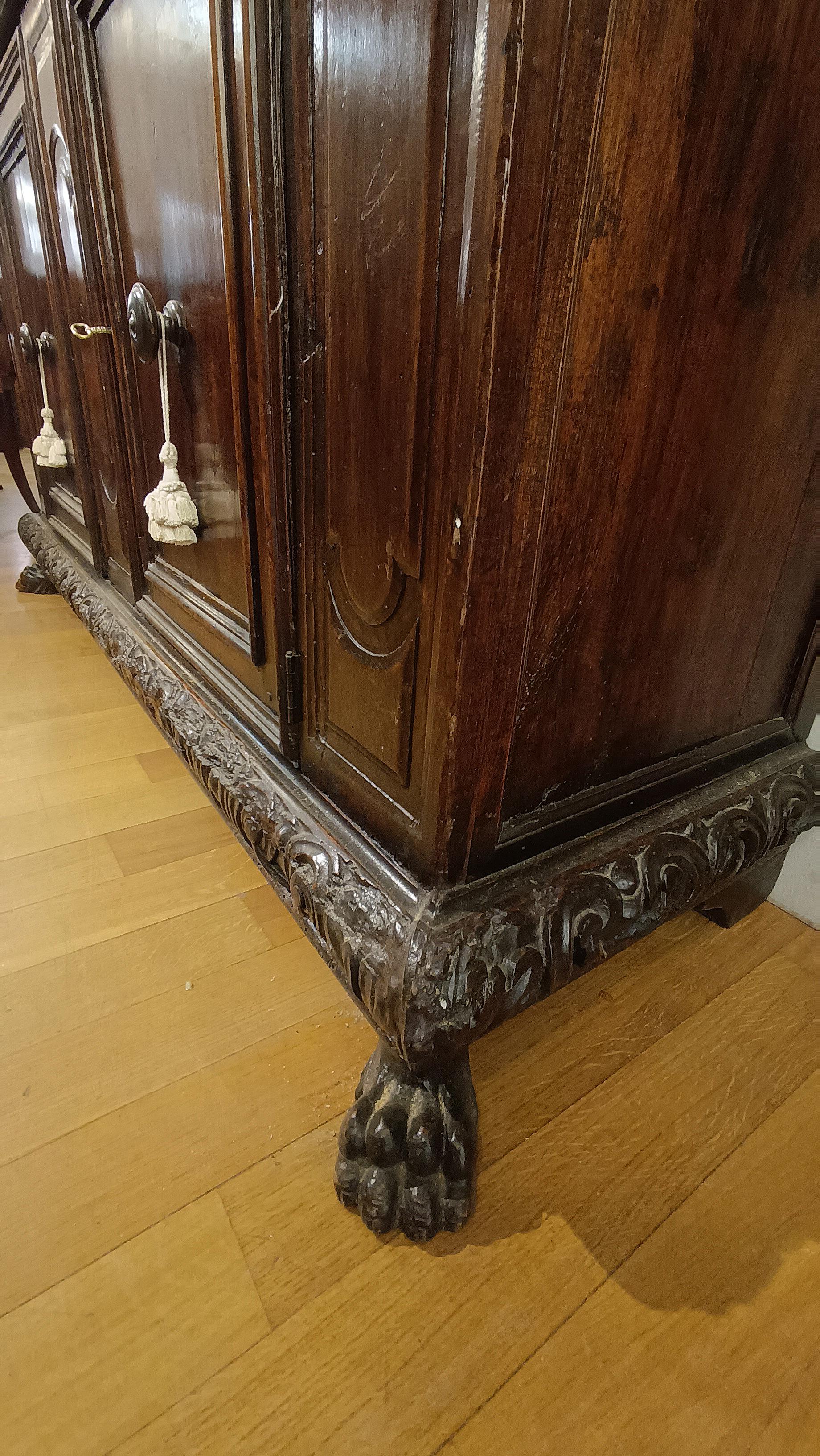 17th CENTURY LOMBARD WALNUT SIDEBOARD For Sale 7