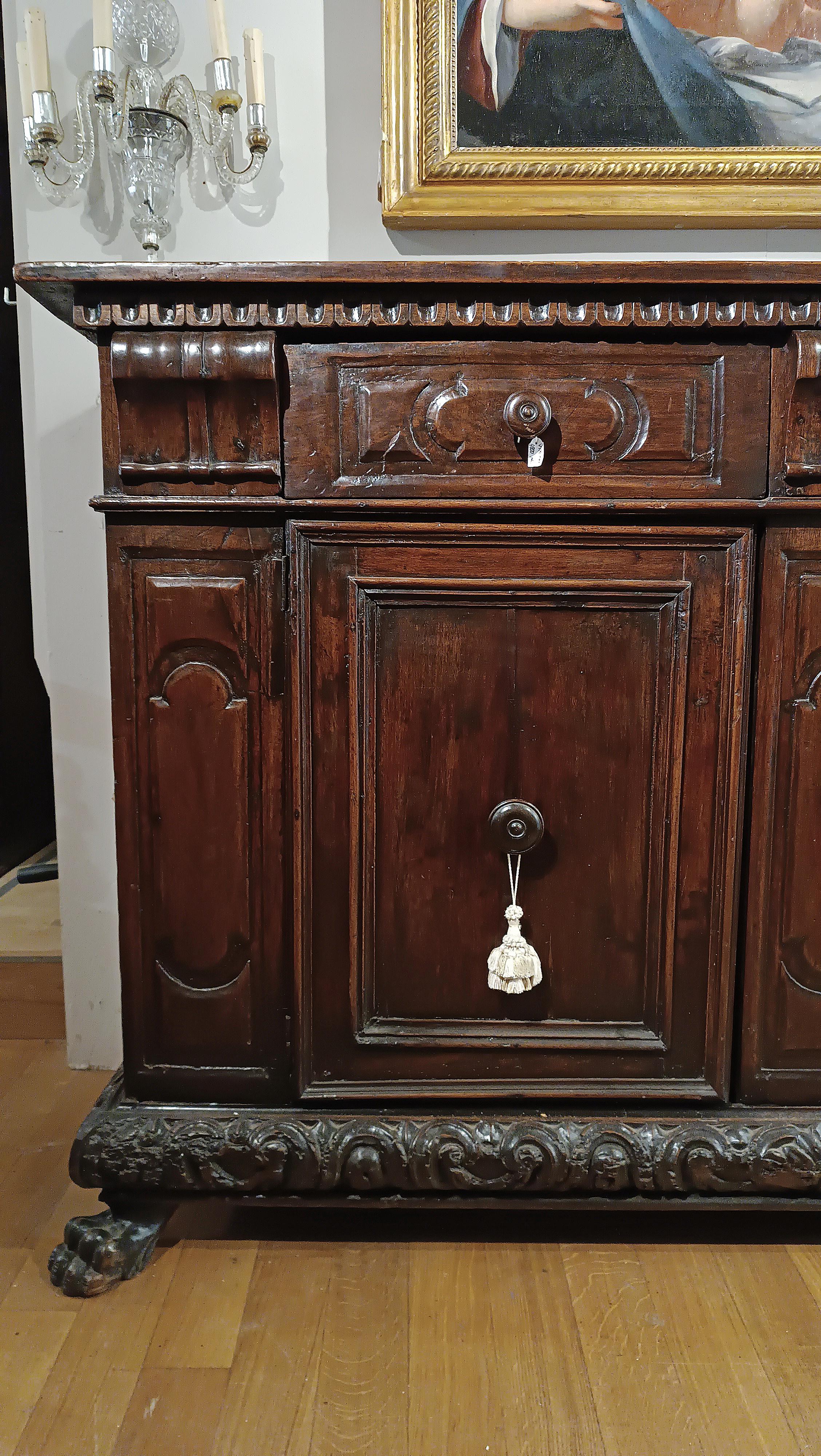 17th CENTURY LOMBARD WALNUT SIDEBOARD For Sale 9