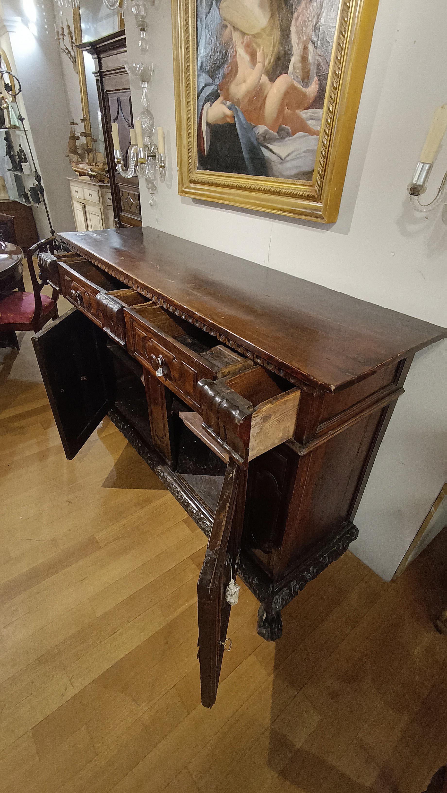 17th CENTURY LOMBARD WALNUT SIDEBOARD For Sale 11