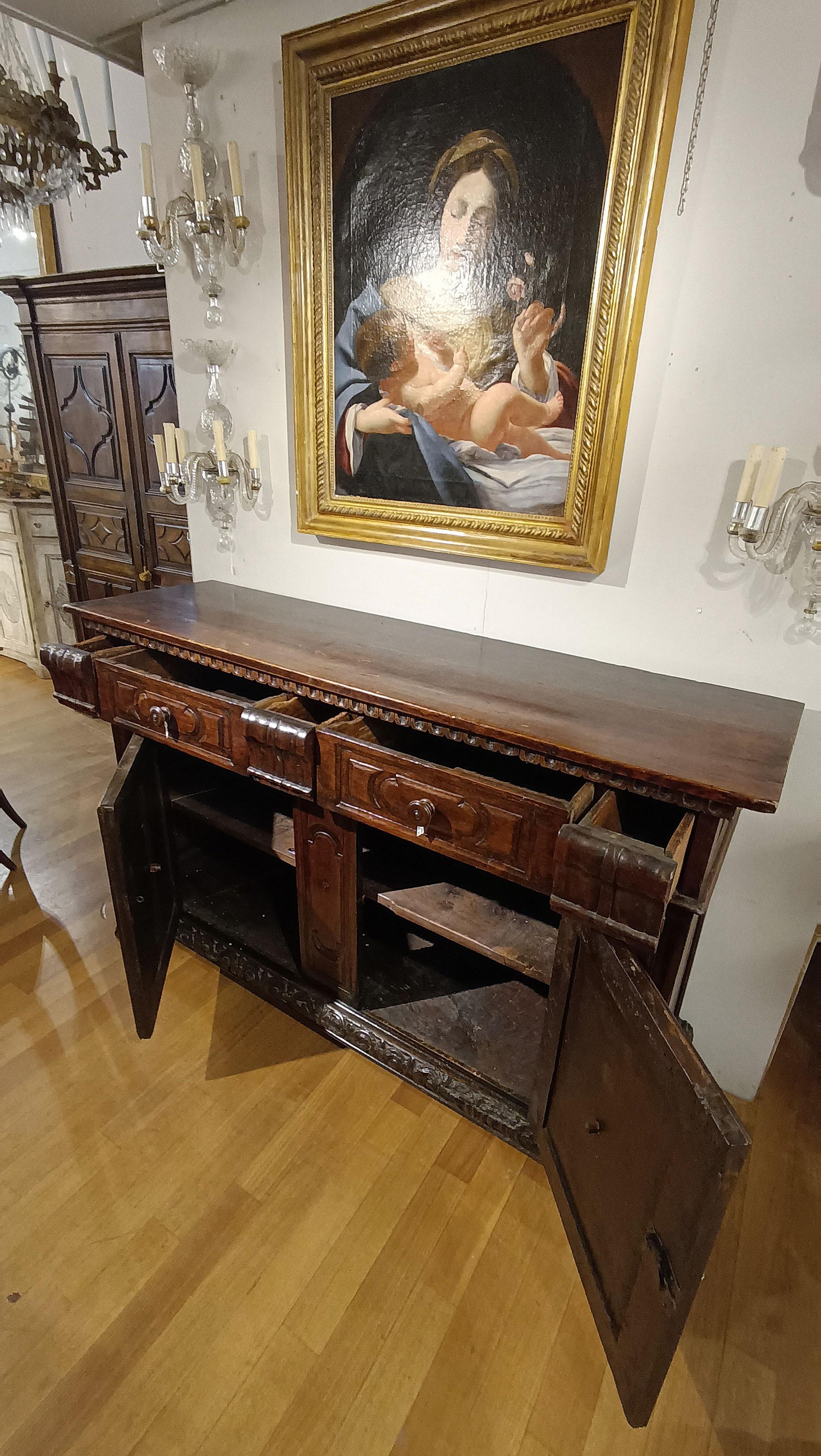 17th CENTURY LOMBARD WALNUT SIDEBOARD For Sale 1