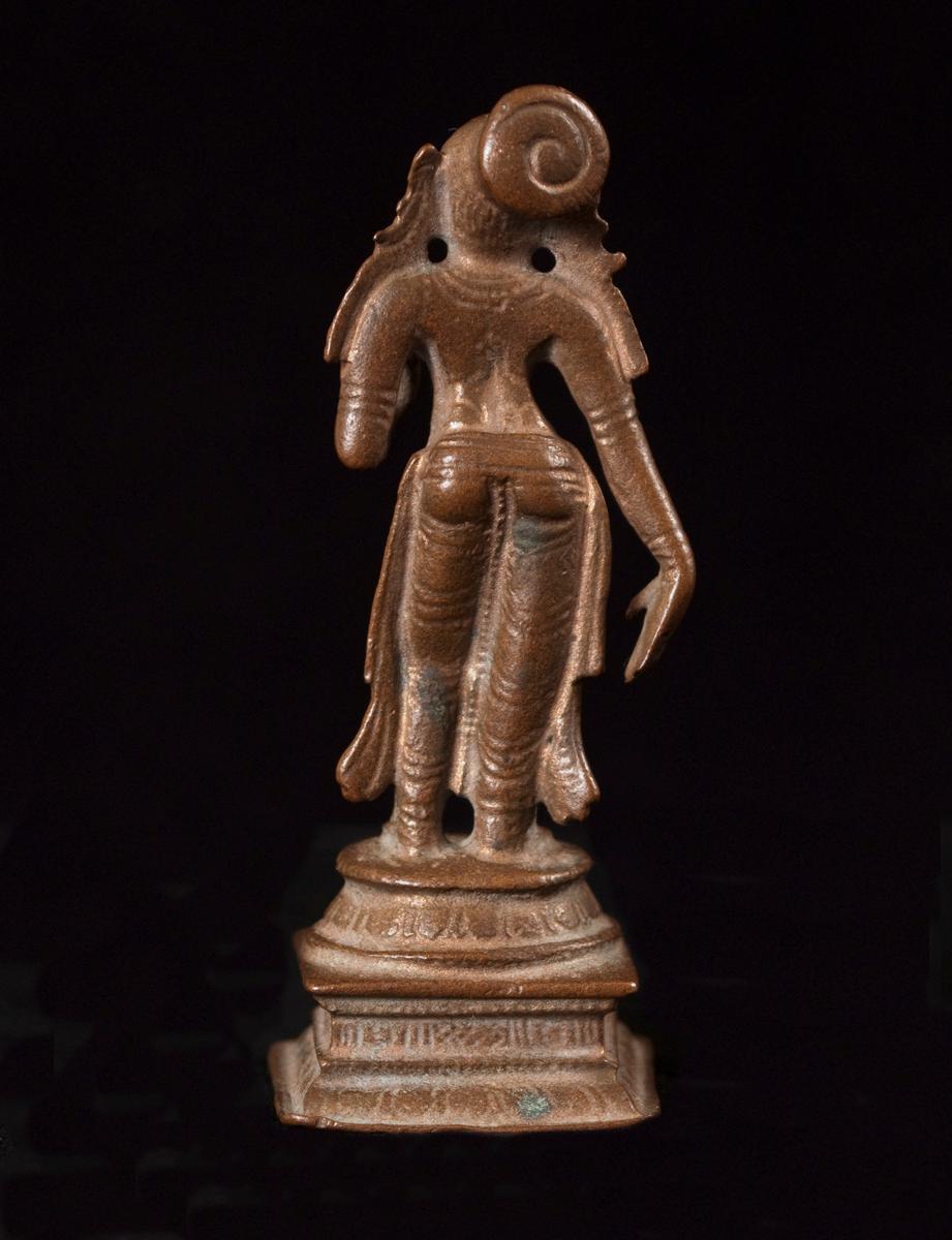 Autre Radha, amoureuse de Krishna, en bronze coulé à la cire perdue du 17ème siècle, Inde en vente