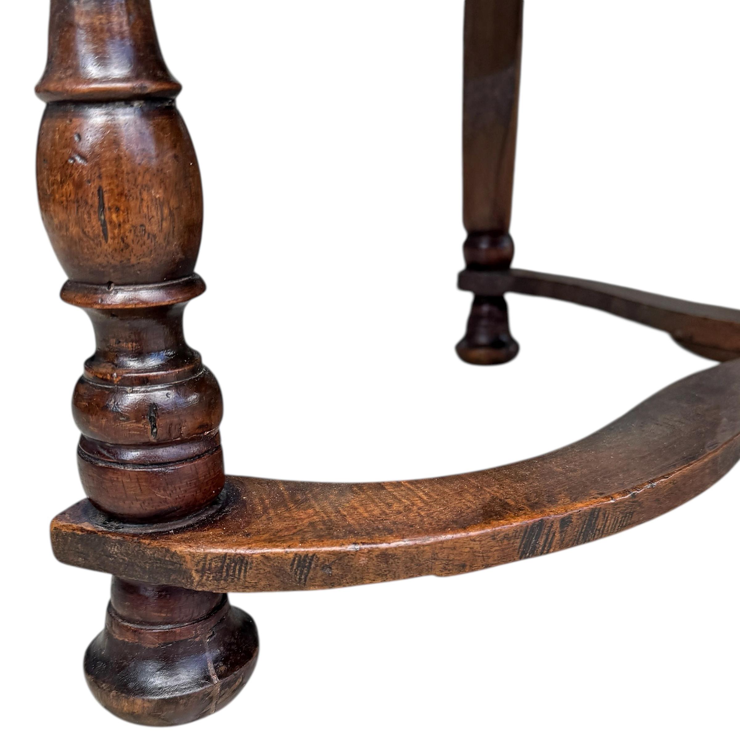 Fauteuil Louis XIII du 17ème siècle en vente 7