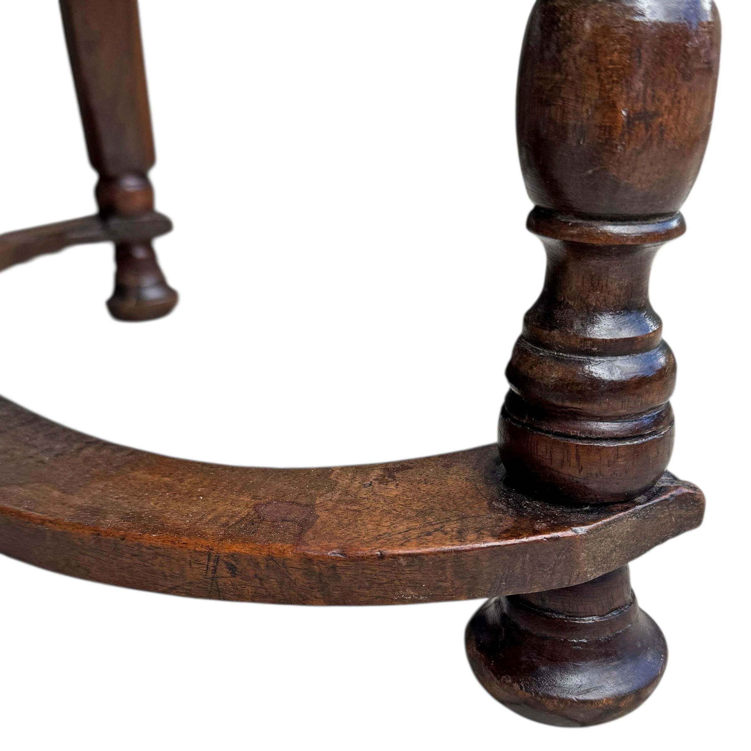 Fauteuil Louis XIII du 17ème siècle en vente 8