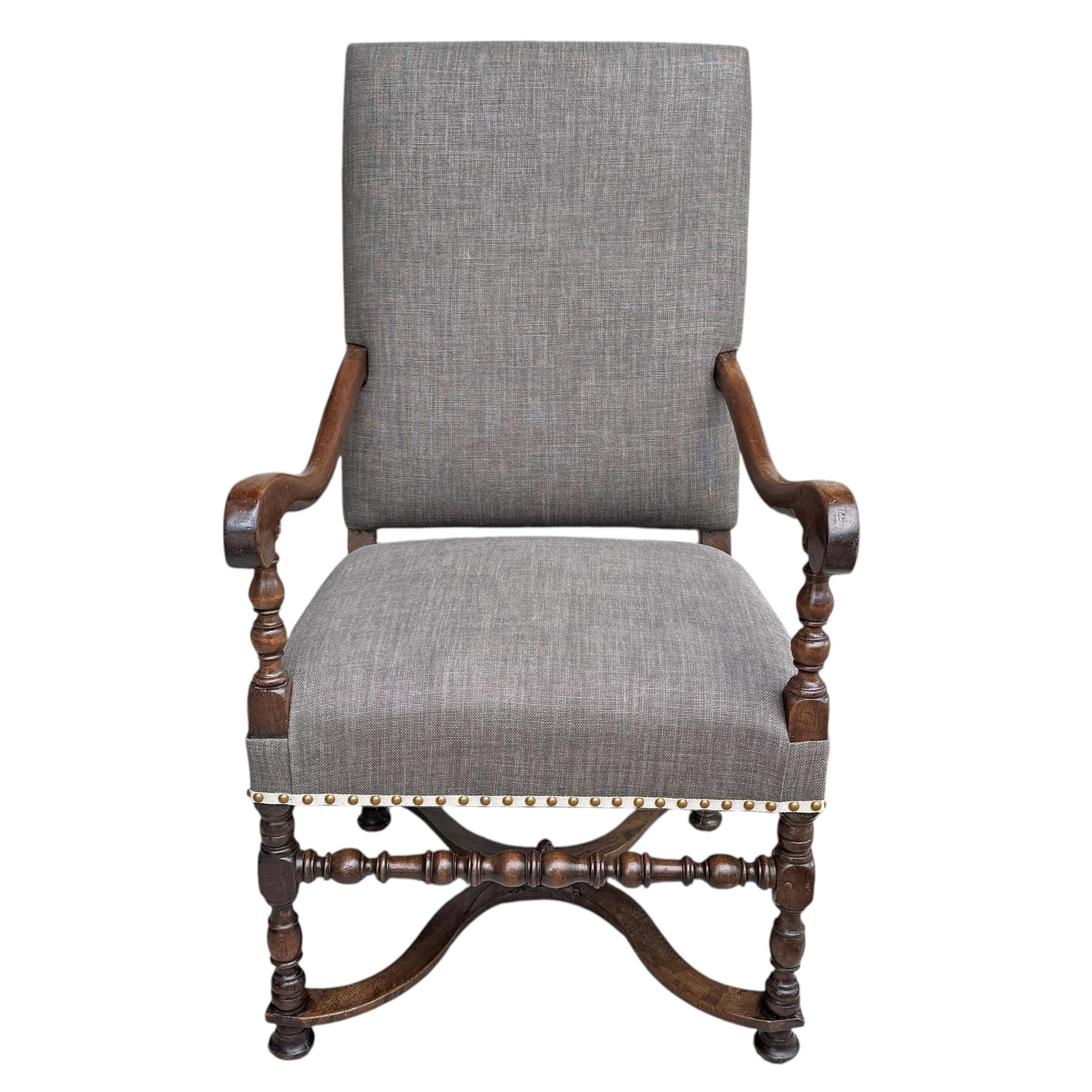 Fauteuil Louis XIII du 17ème siècle Bon état - En vente à Chicago, IL