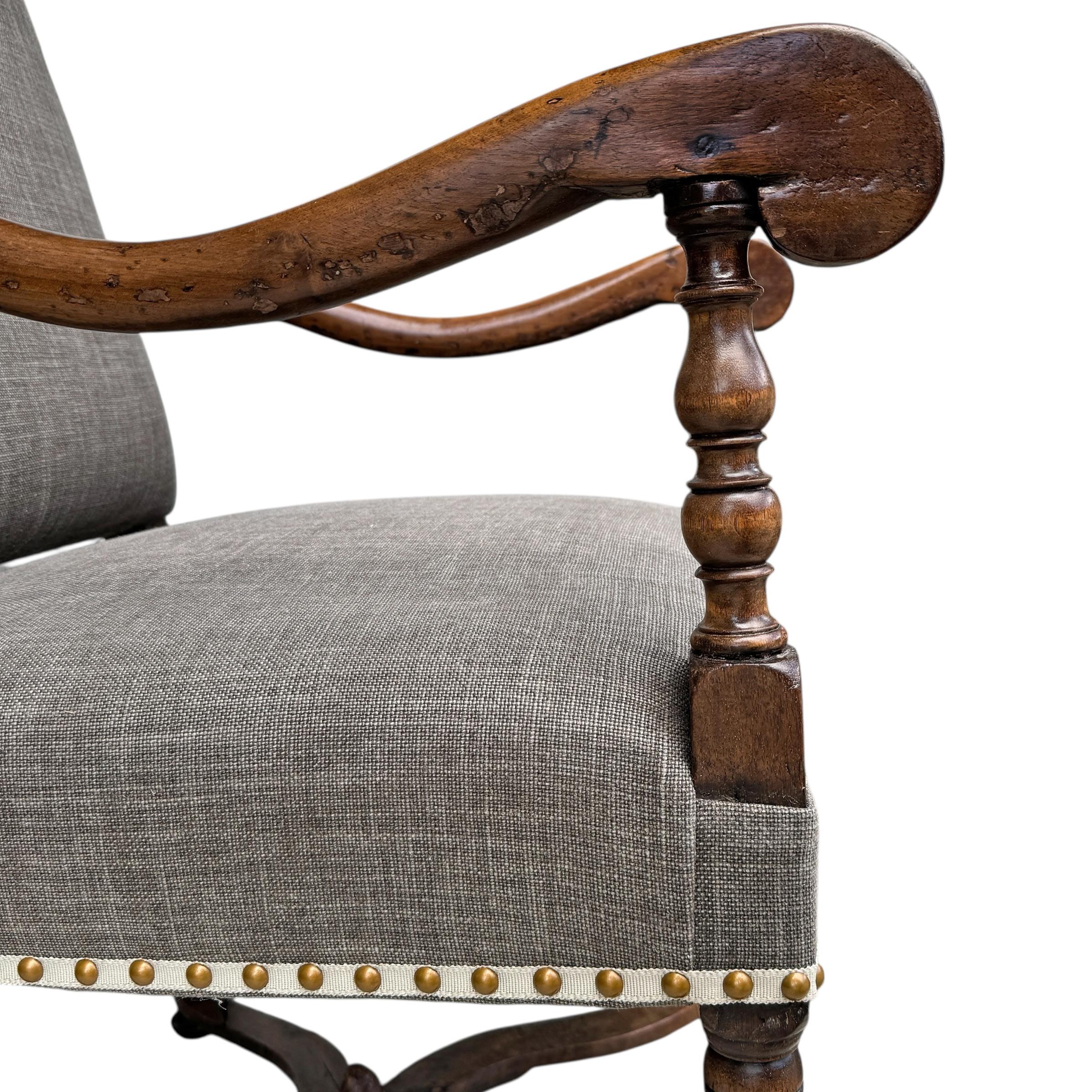 Fauteuil Louis XIII du 17ème siècle en vente 1