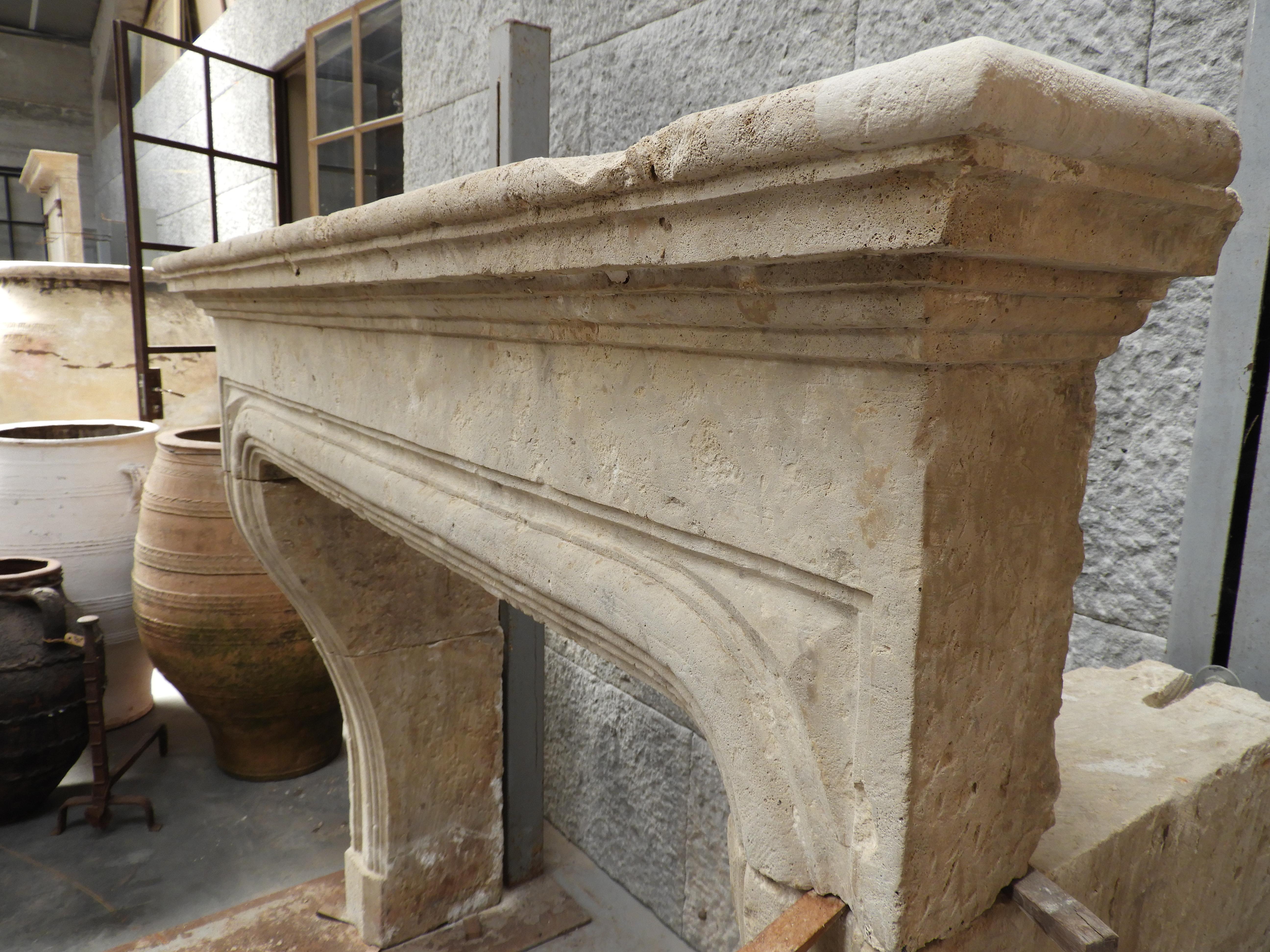17th Century Louis XIII Fireplace in French Sandstone For Sale 3