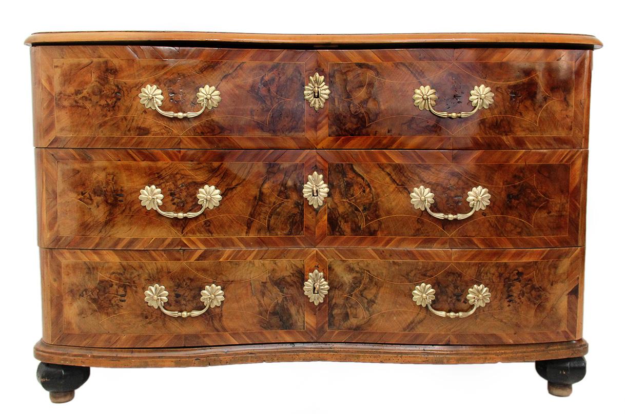 17th Century Louis XIV Commode with Walnut Burr Marquetry, Ball Feet, Bronze In Good Condition For Sale In EVREUX, FR