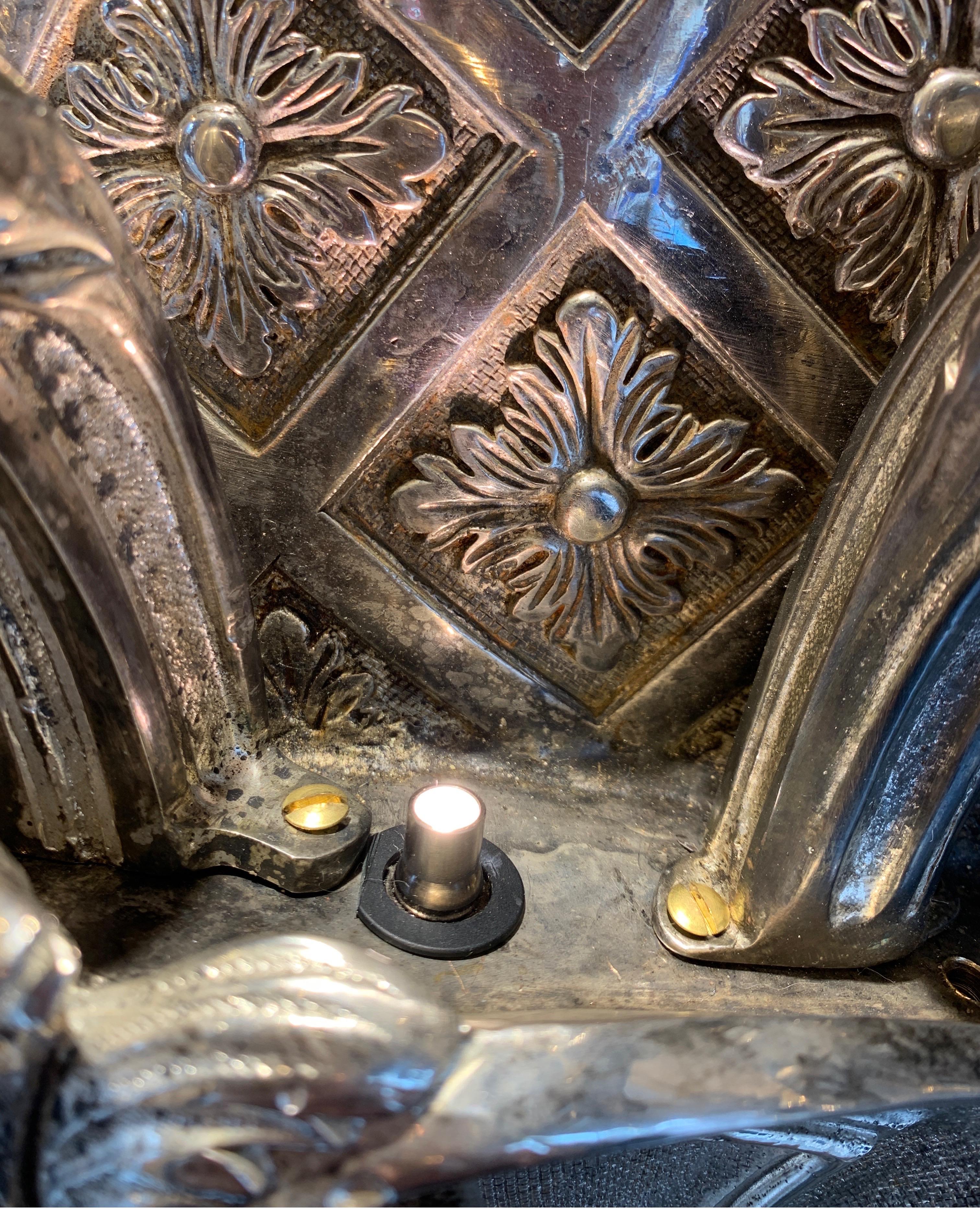 Lampada da parete Luigi XIV del XVII secolo a 5 lampi in bronzo e argento ossidato in vendita 2