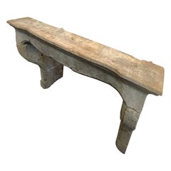 Cheminée Louis XV en pierre calcaire du 17ème siècle