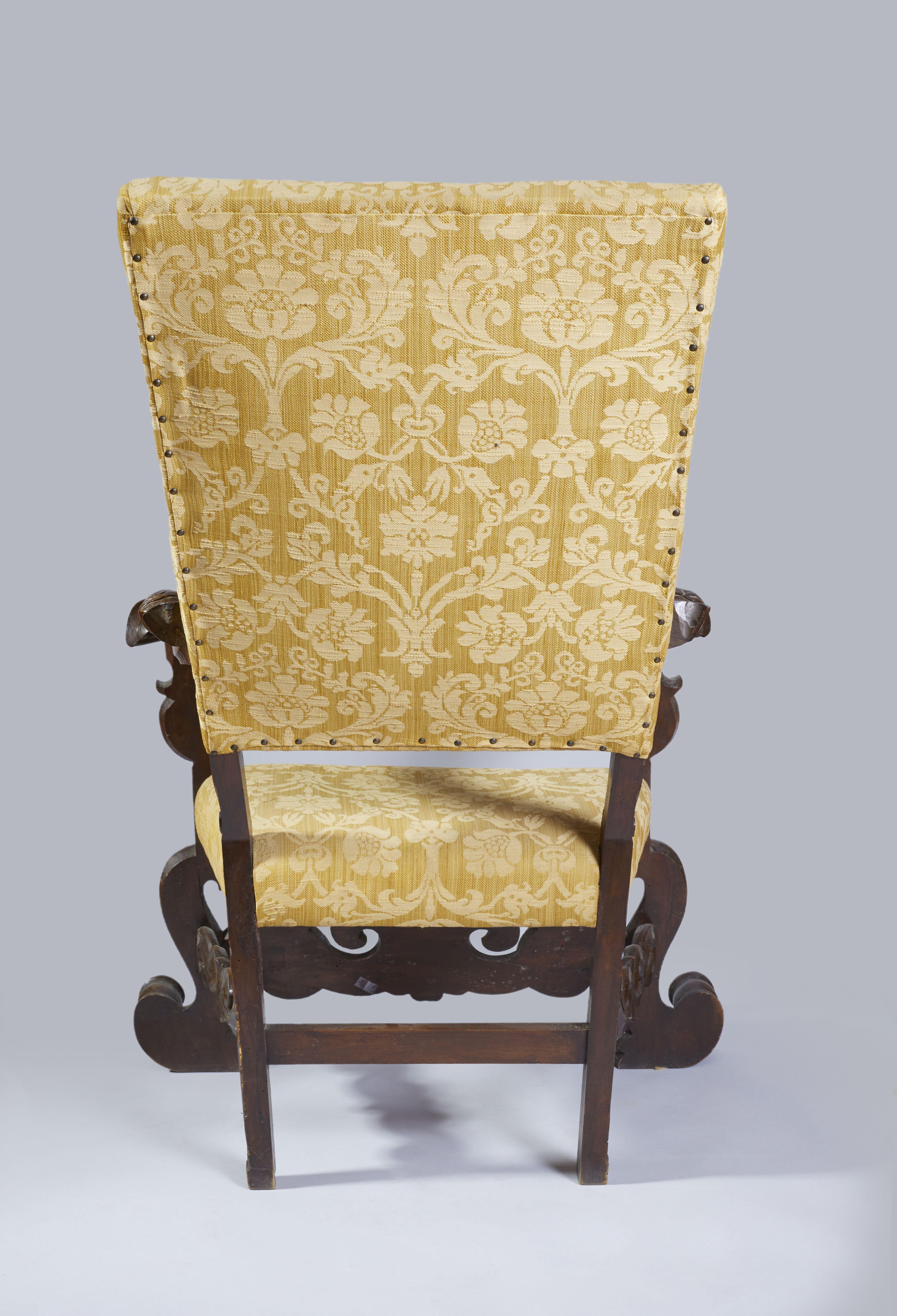 17th Century Louis XV Walnut Venetian Armchairs Pair Of Hand Carving Yellow In Good Condition For Sale In Sanremo, IM