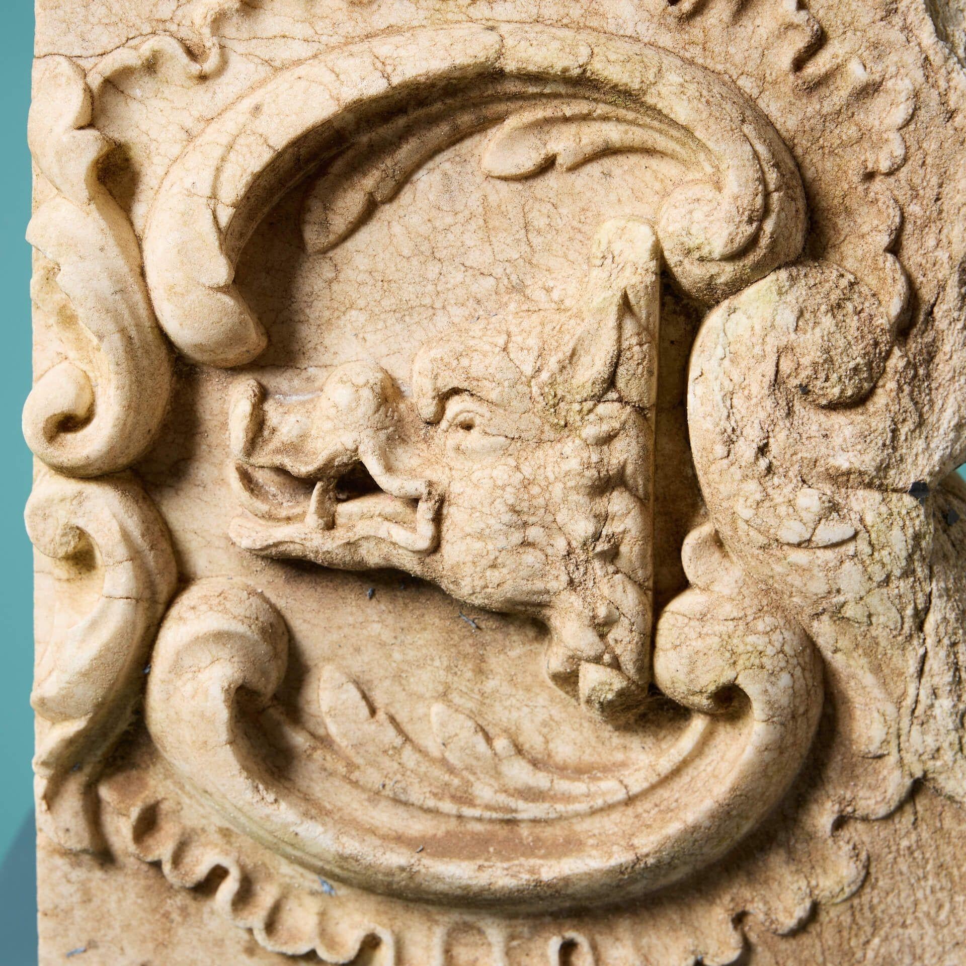 Neoclassico Scultura di testa di cinghiale in marmo del XVII secolo in vendita