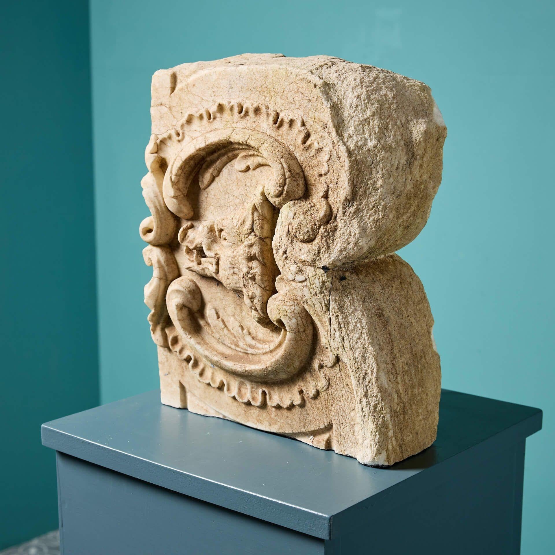 Italiano Scultura di testa di cinghiale in marmo del XVII secolo in vendita