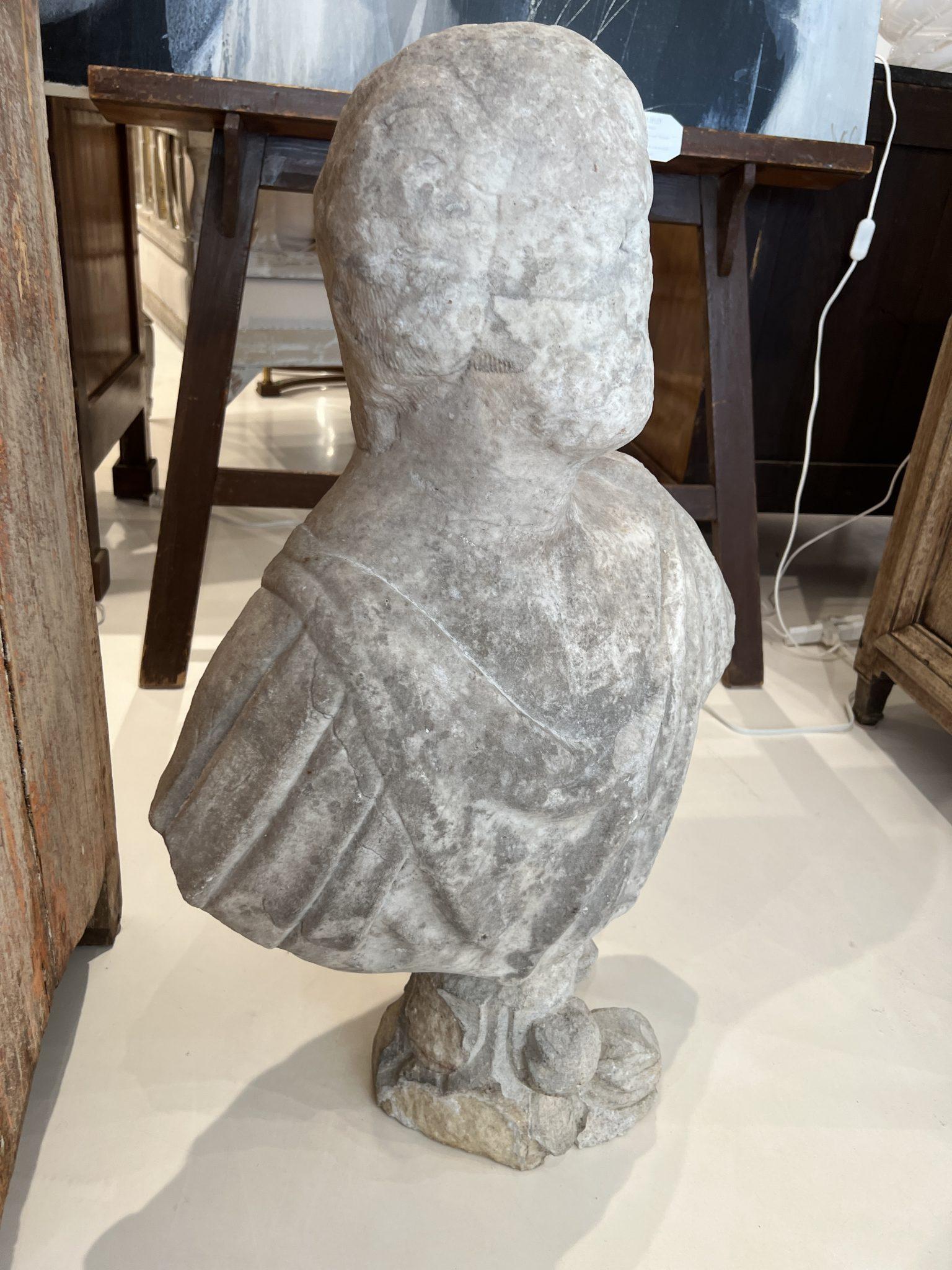 Romano classico Busto di uomo in marmo del XVII secolo in vendita