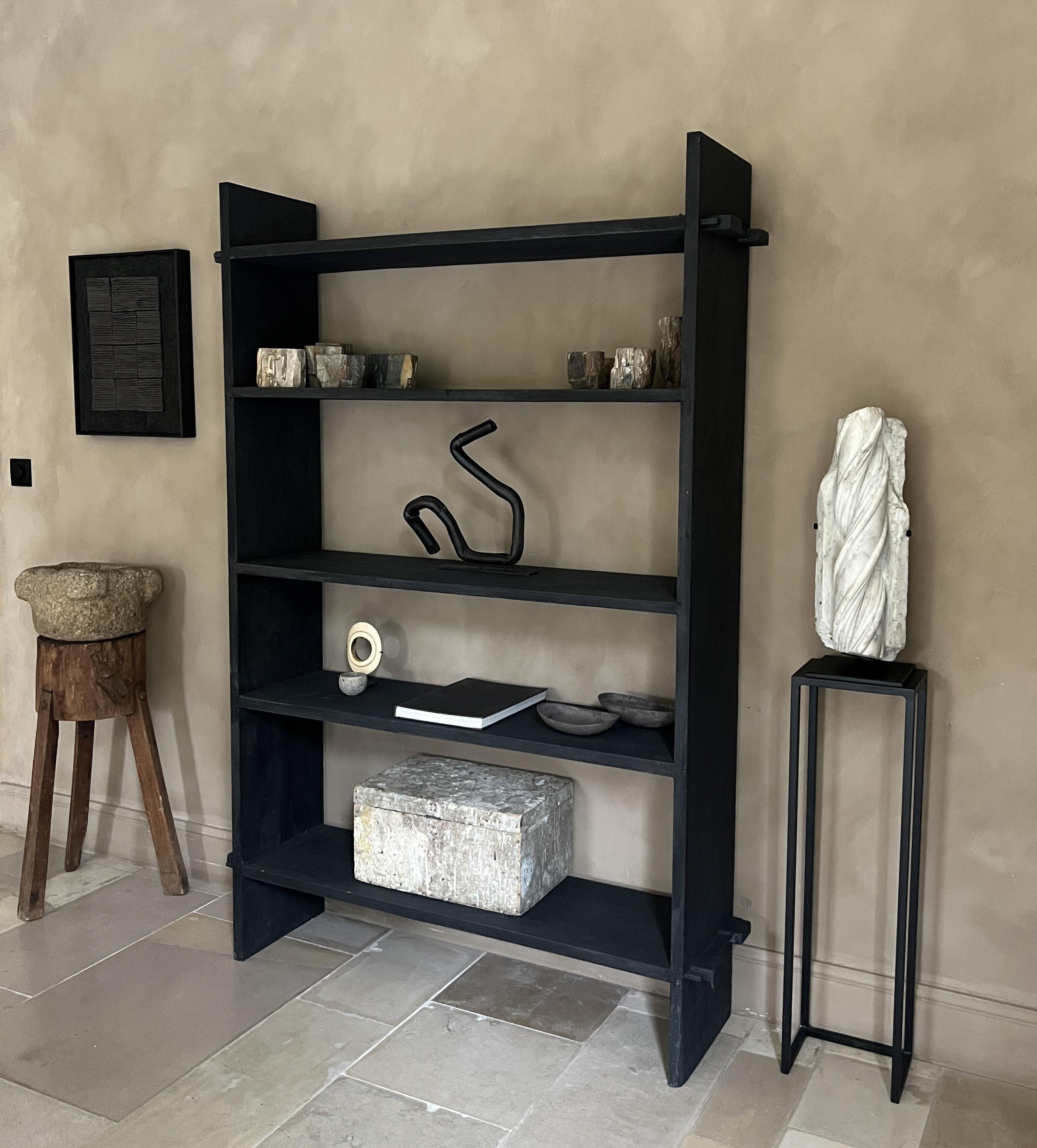 Intagliato a mano Frammento architettonico a spirale in marmo del XVII secolo in vendita