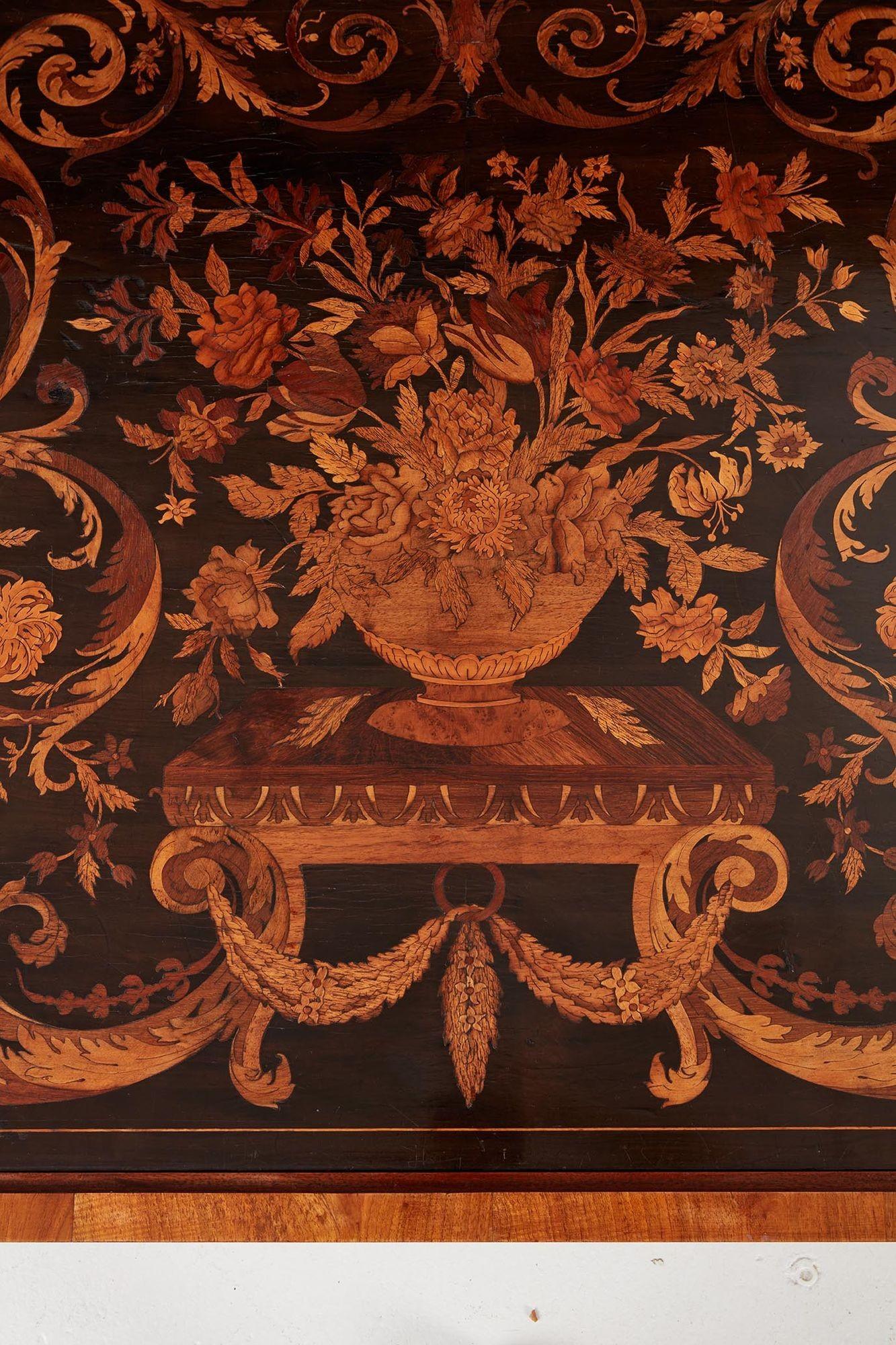 Baroque Table basse à panneaux en marqueterie du 17e siècle en vente
