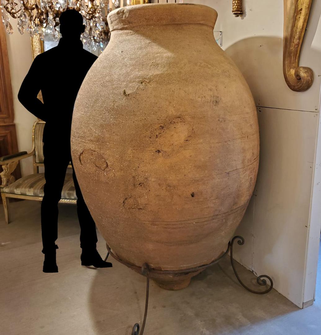 17th Century Monumental Spanish Winemaking Jar or Tinaja, Slim Profile In Good Condition For Sale In Brenham, TX