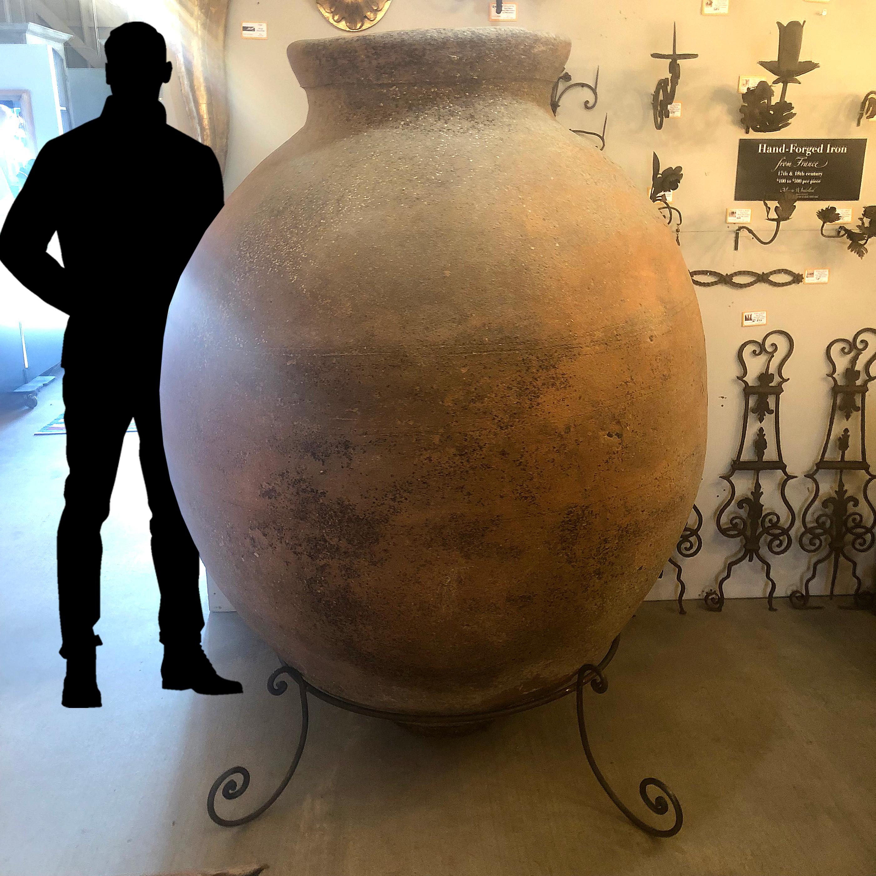 17th Century Monumental Spanish Winemaking Jar or Tinaja, Wide Profile In Good Condition For Sale In Brenham, TX