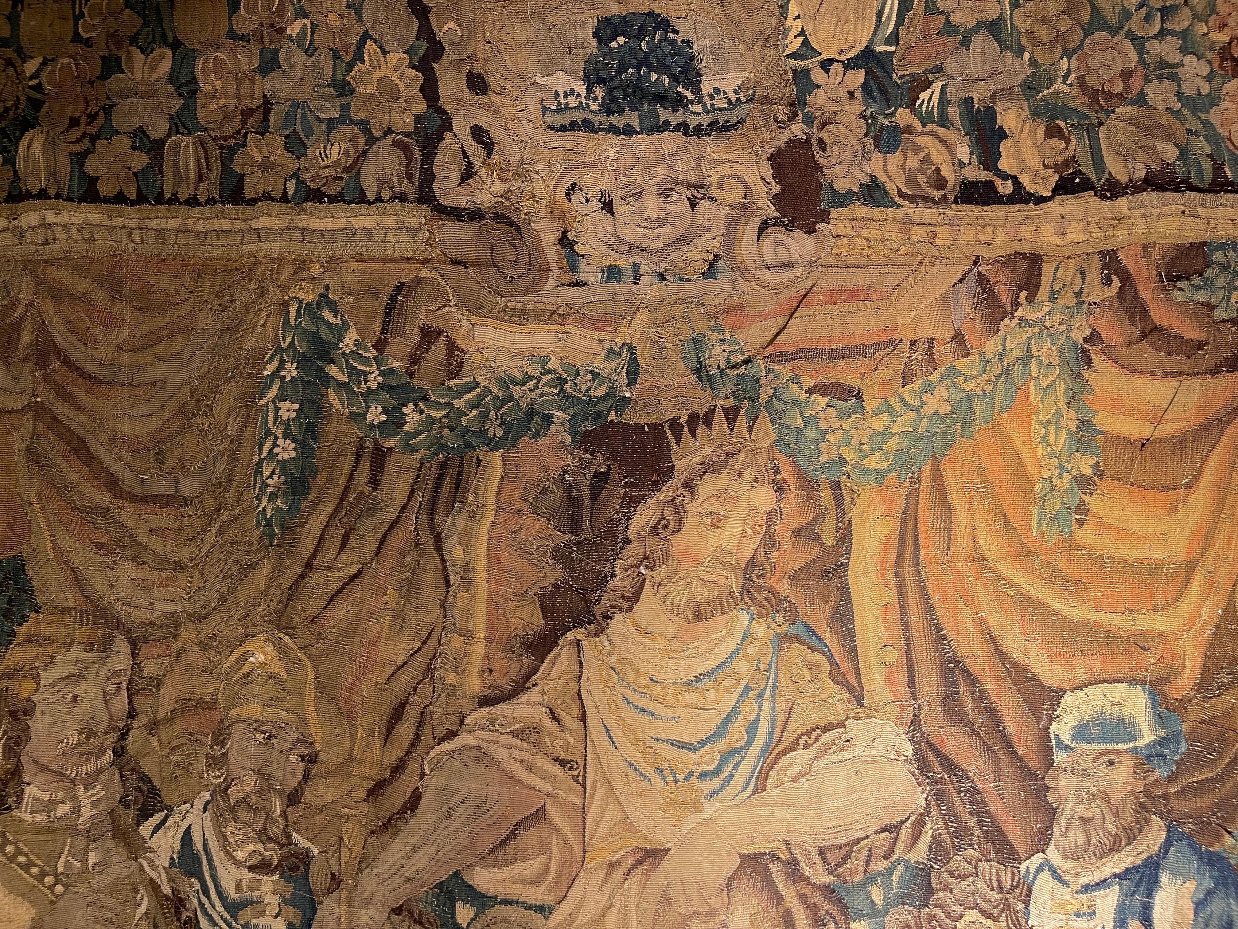 Monumentaler Wandteppich aus dem 17. Jahrhundert/Gobelin Audience mit dem König in Antike im Zustand „Gut“ im Angebot in Berlin, DE