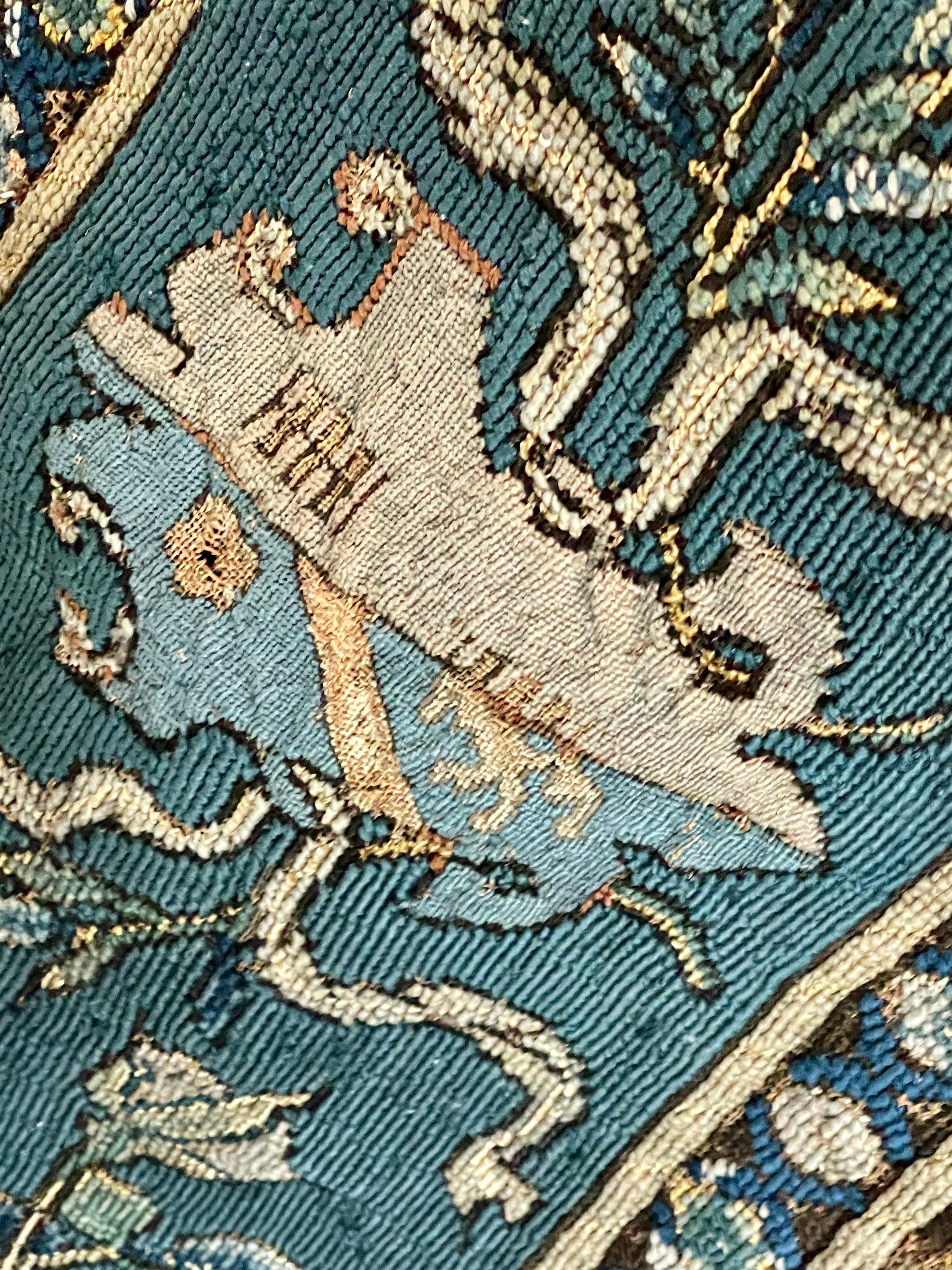 Alfombra de mesa armorial de aguja del siglo XVII Holandés en venta