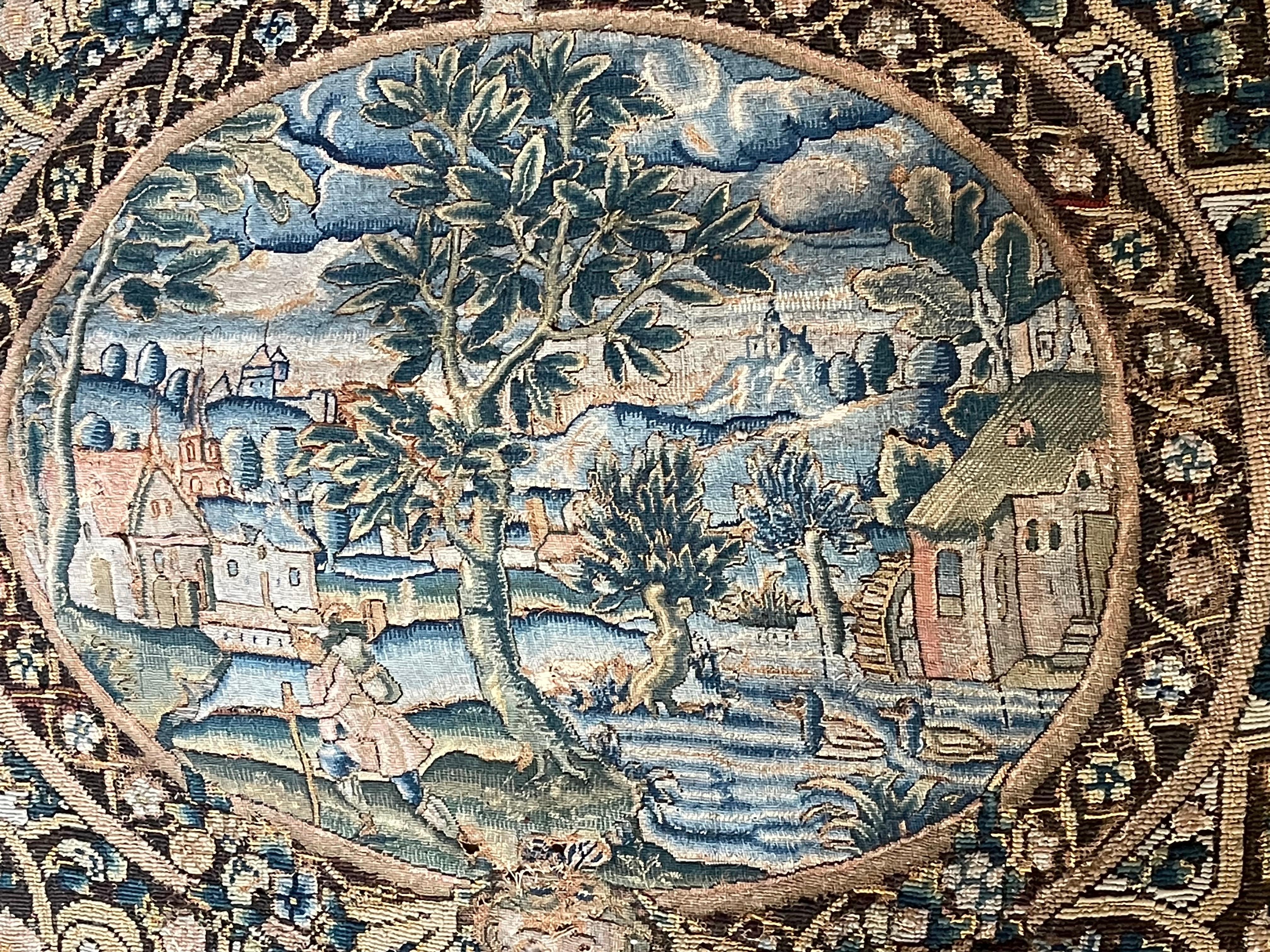 Alfombra de mesa armorial de aguja del siglo XVII en Bueno estado para la venta en Canterbury, GB