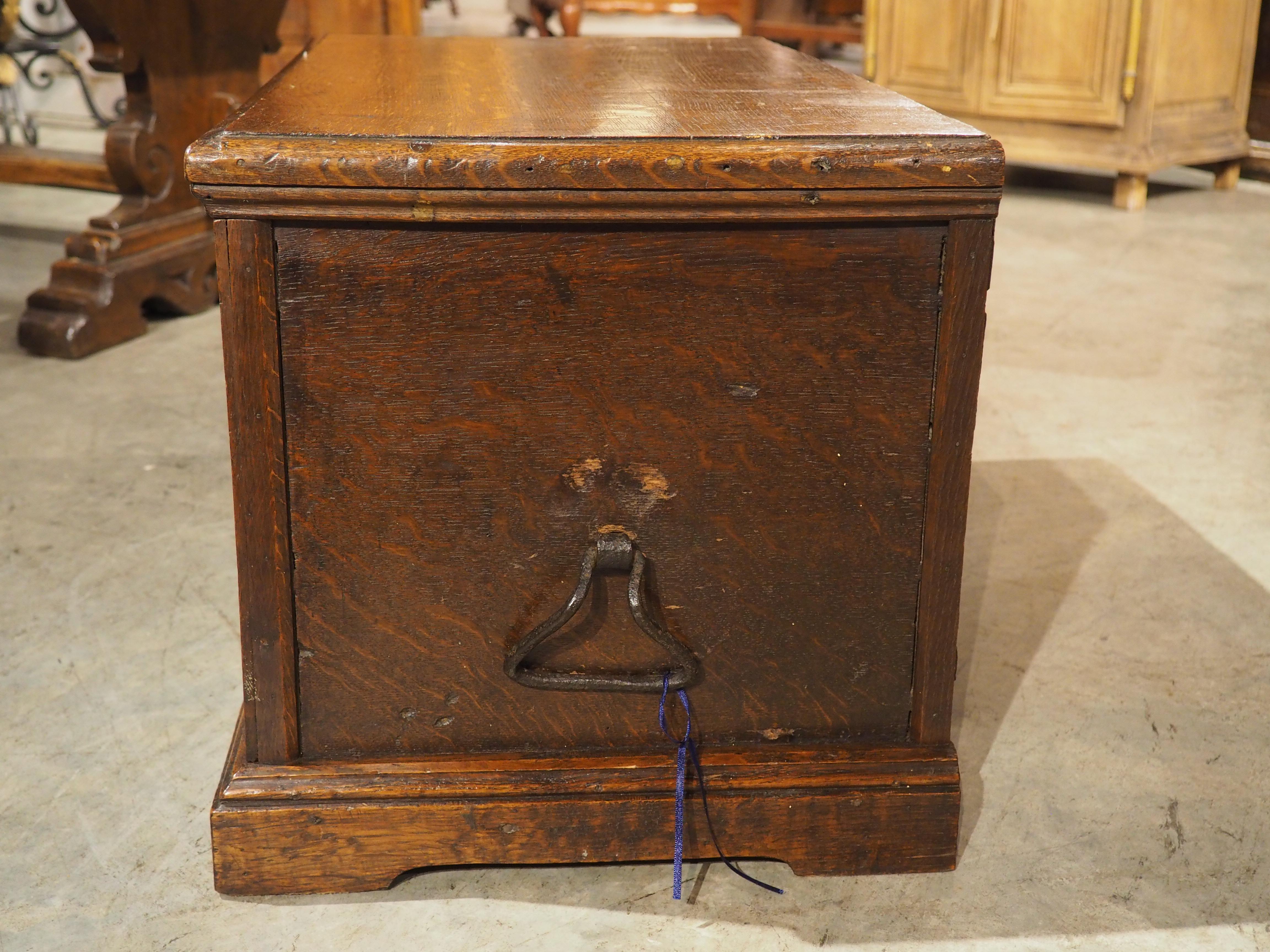 17th Century Northern France Wedding Chest in Carved Oak For Sale 3